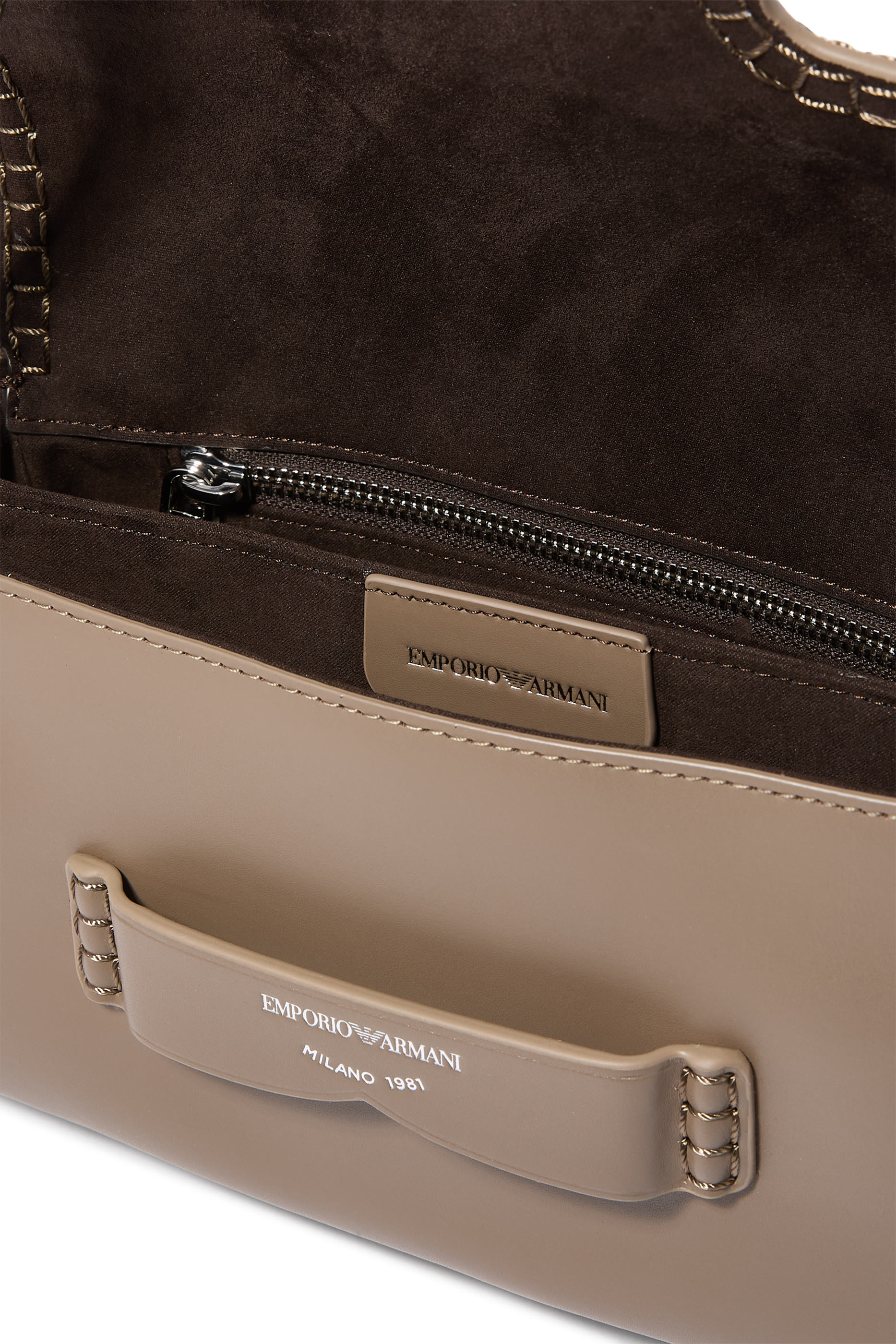 حقيبة كروس بودي بخياطة بارزة في الأمام ونقشة الضفيرة