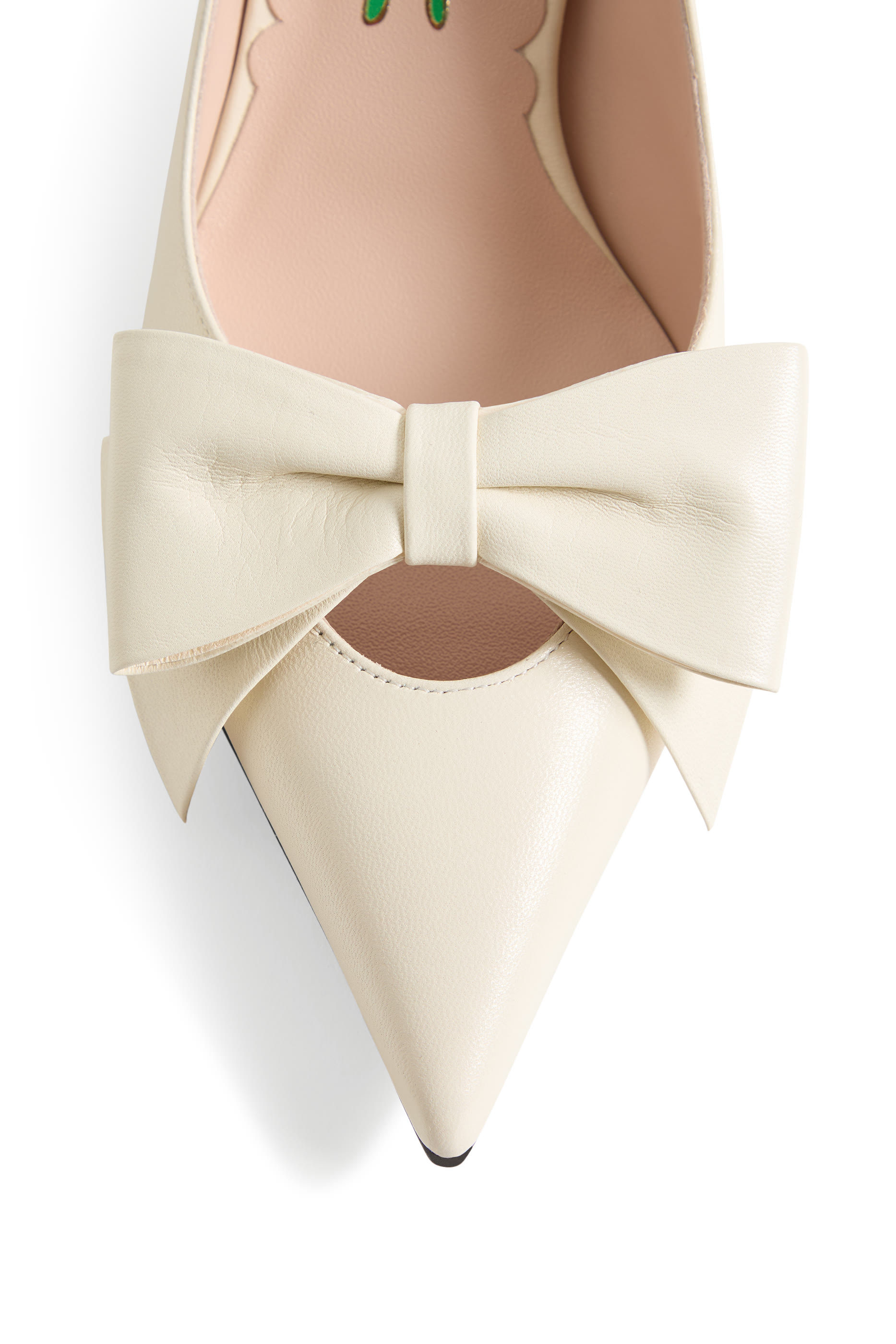  حذاء كلاسيكي بوو 100