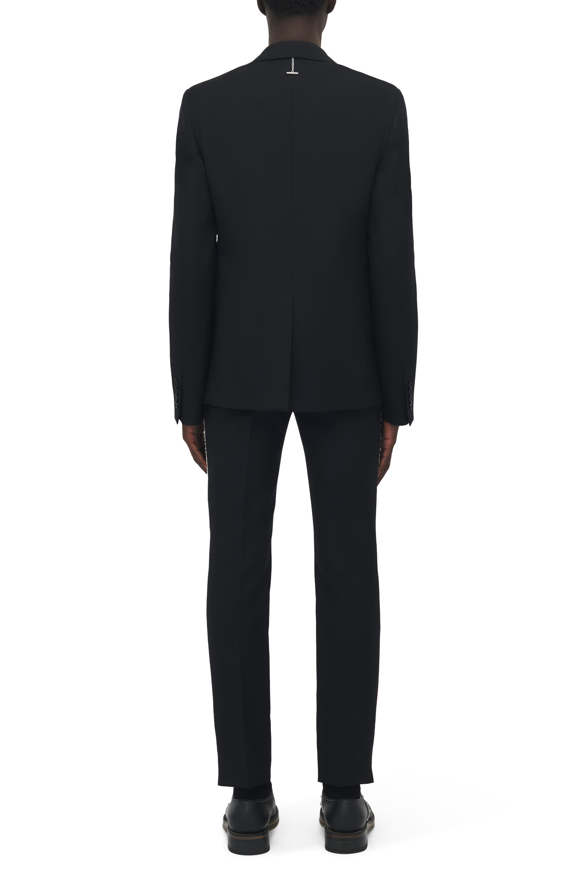 جاكيت بحواف غير محاكة