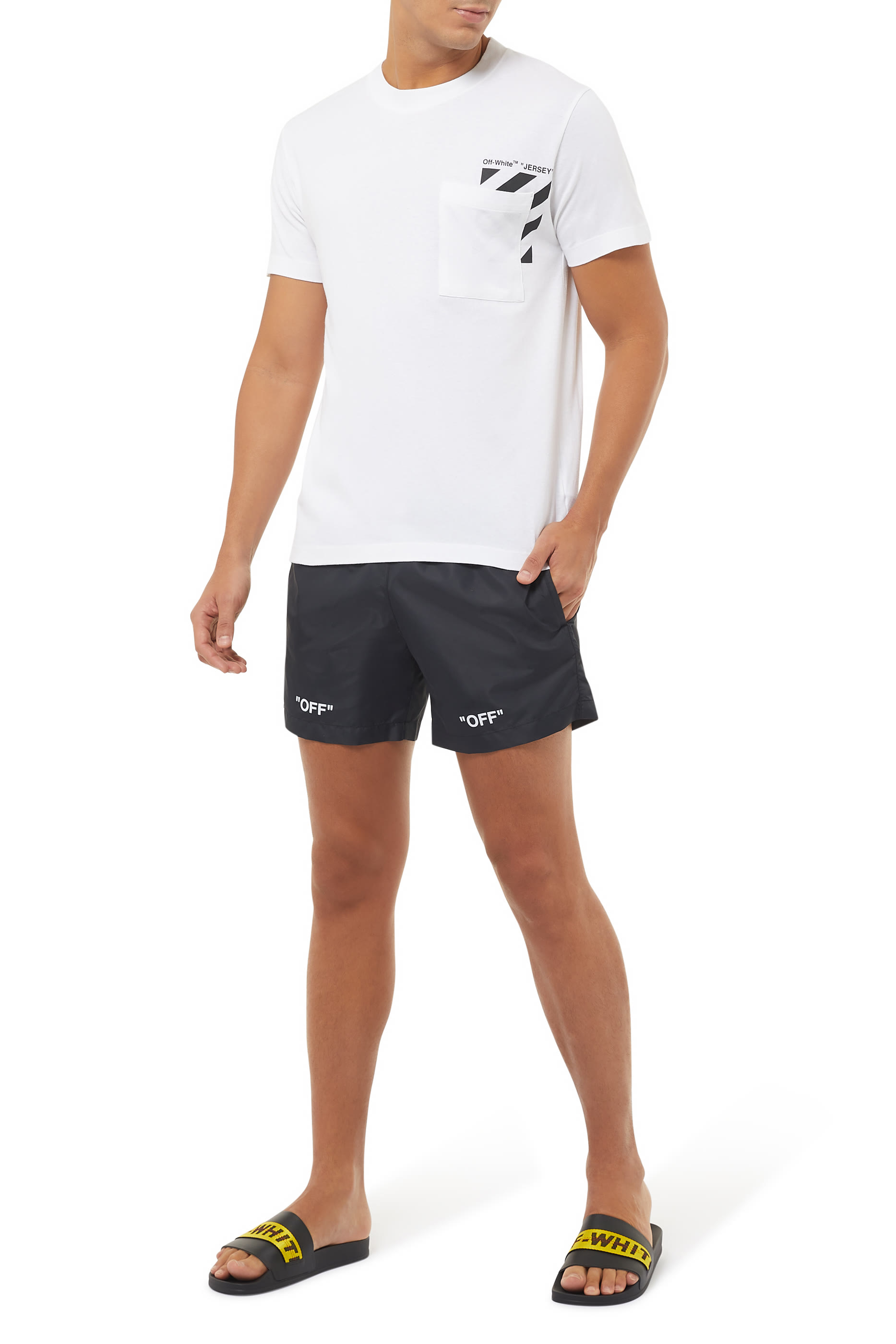 شورت سباحة بطبعة شعار الماركة