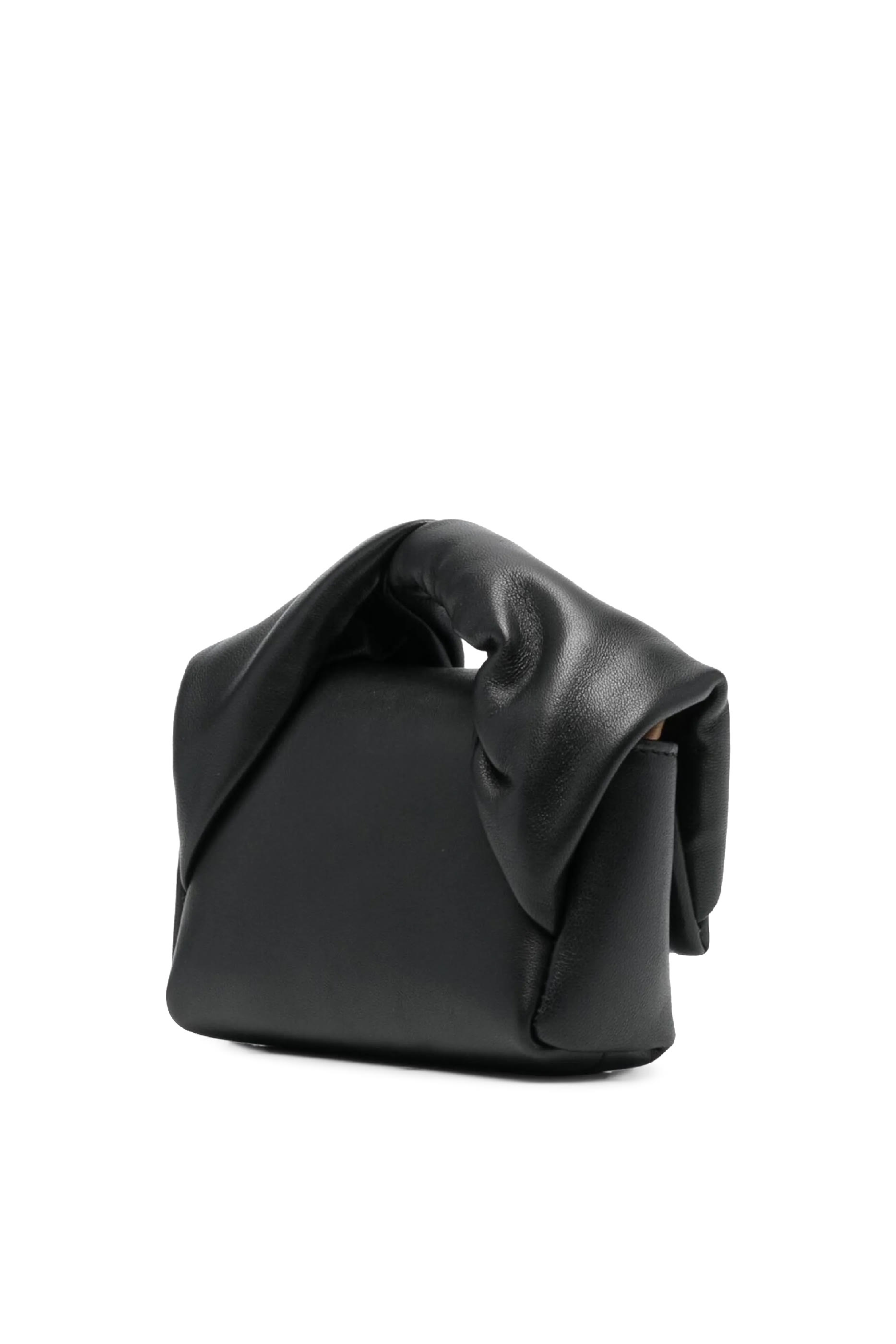 حقيبة صغيرة بتفاصيل مجدولة جلد