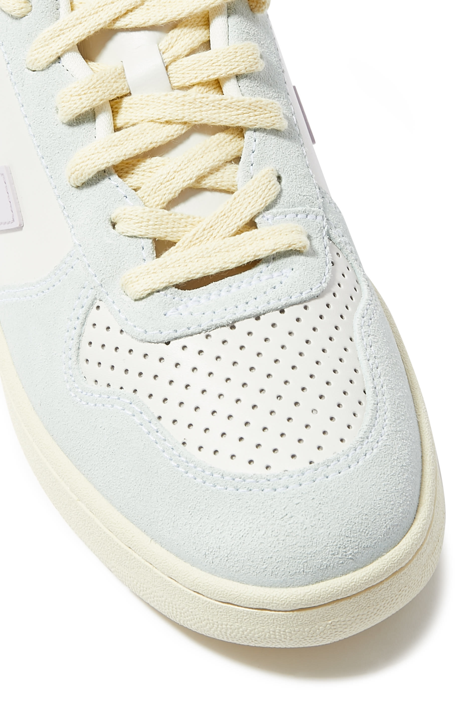 حذاء سنكيرز v-10 بكاحل منخفض