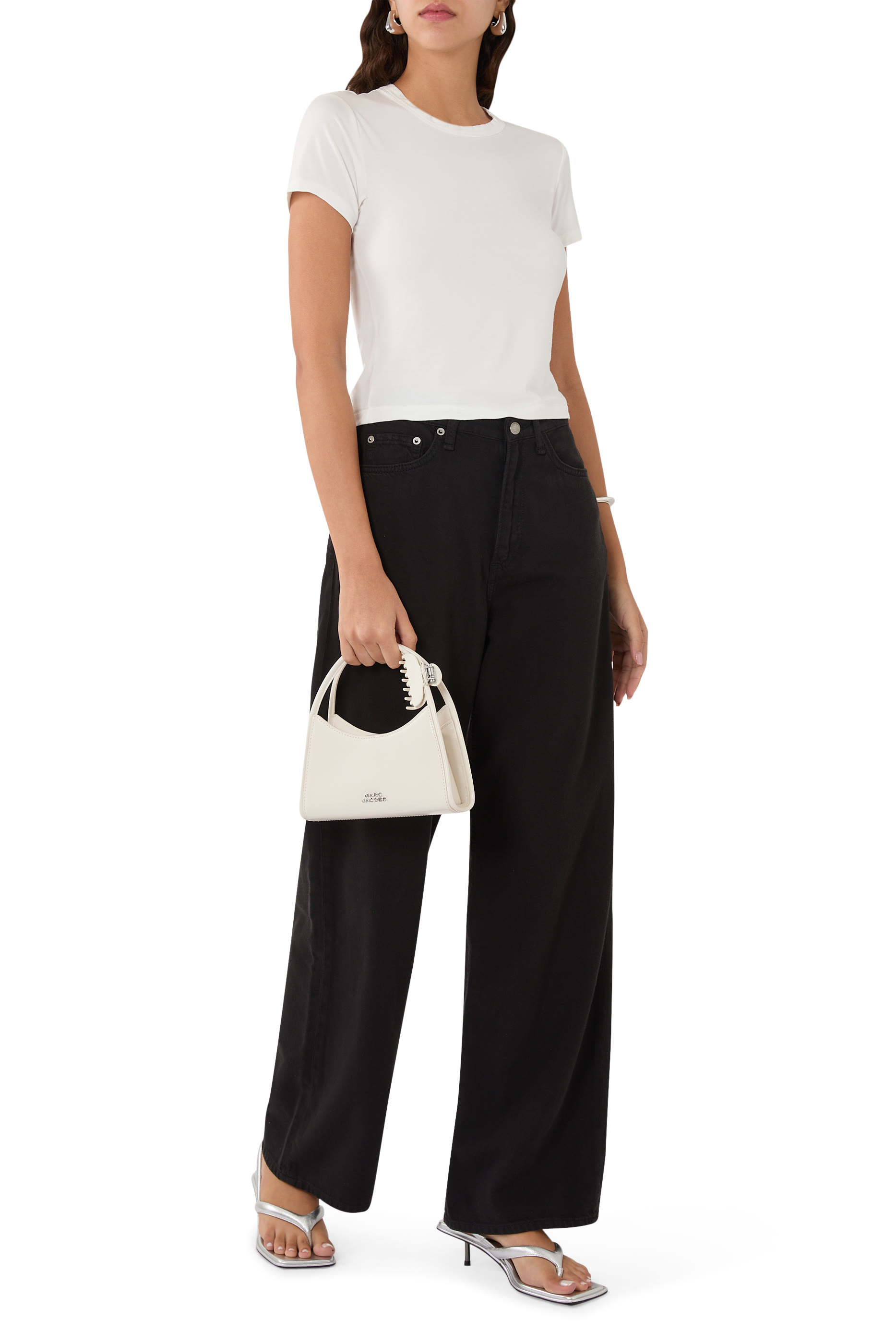 بنطال جينز لوغان خفيف الوزن بقصة ساق واسعة