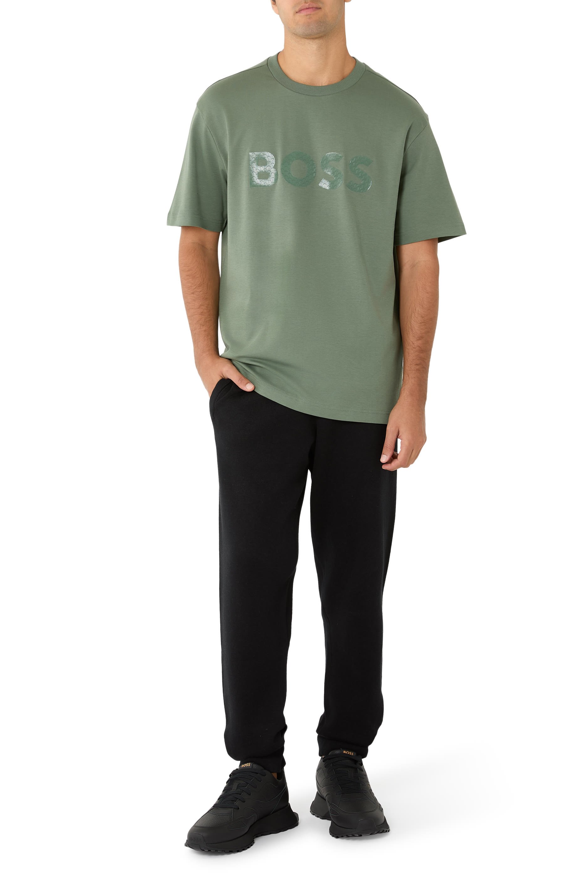 تيشيرت بنقشة شعار الماركة بملمس بارز