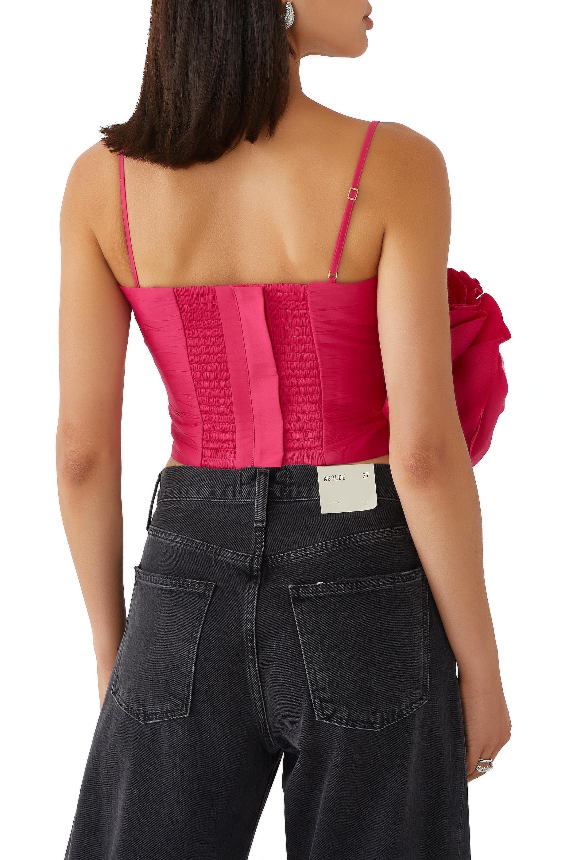 بلوزة بوشن بتفاصيل ملتوية