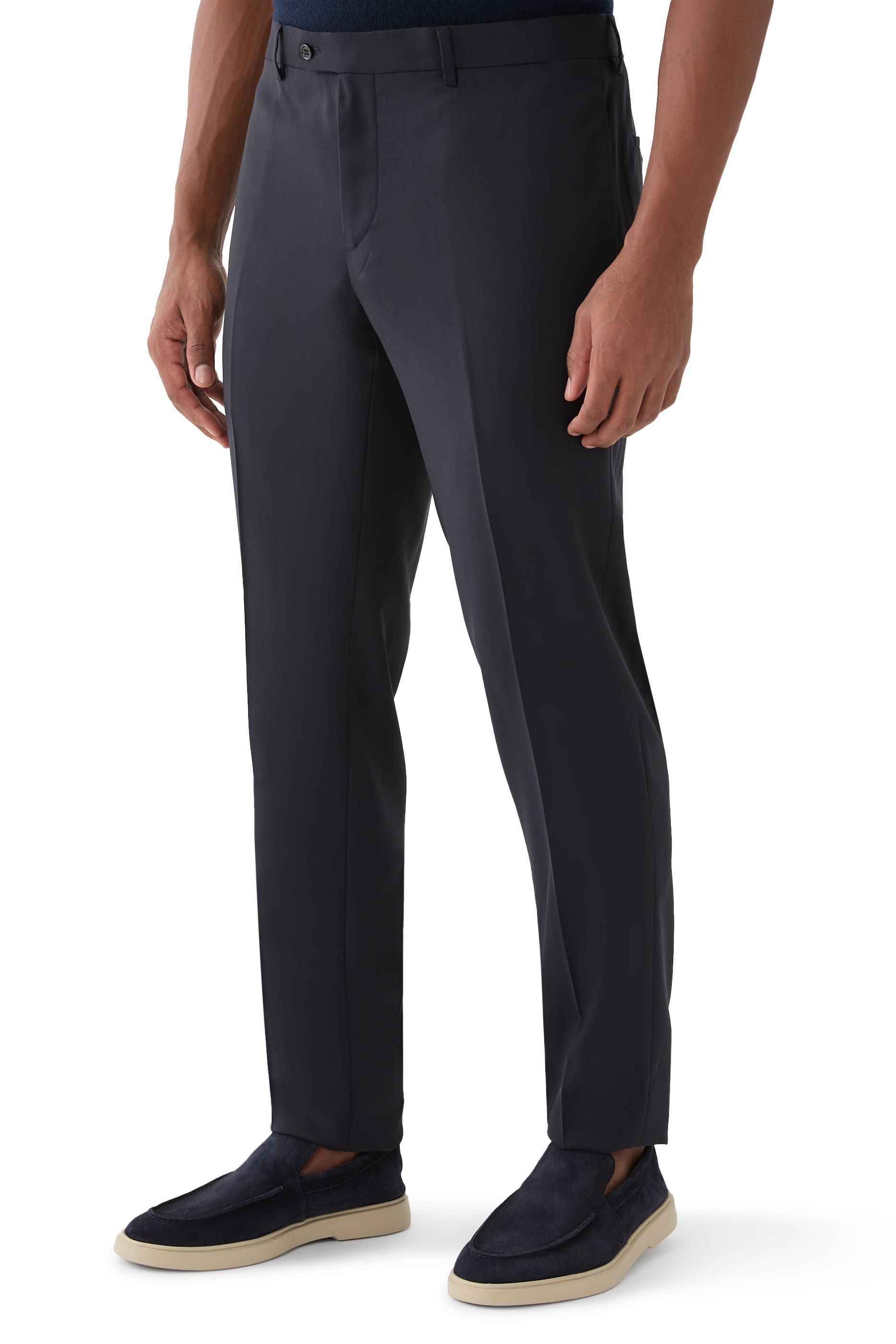 بدلة بقصة ضيقة