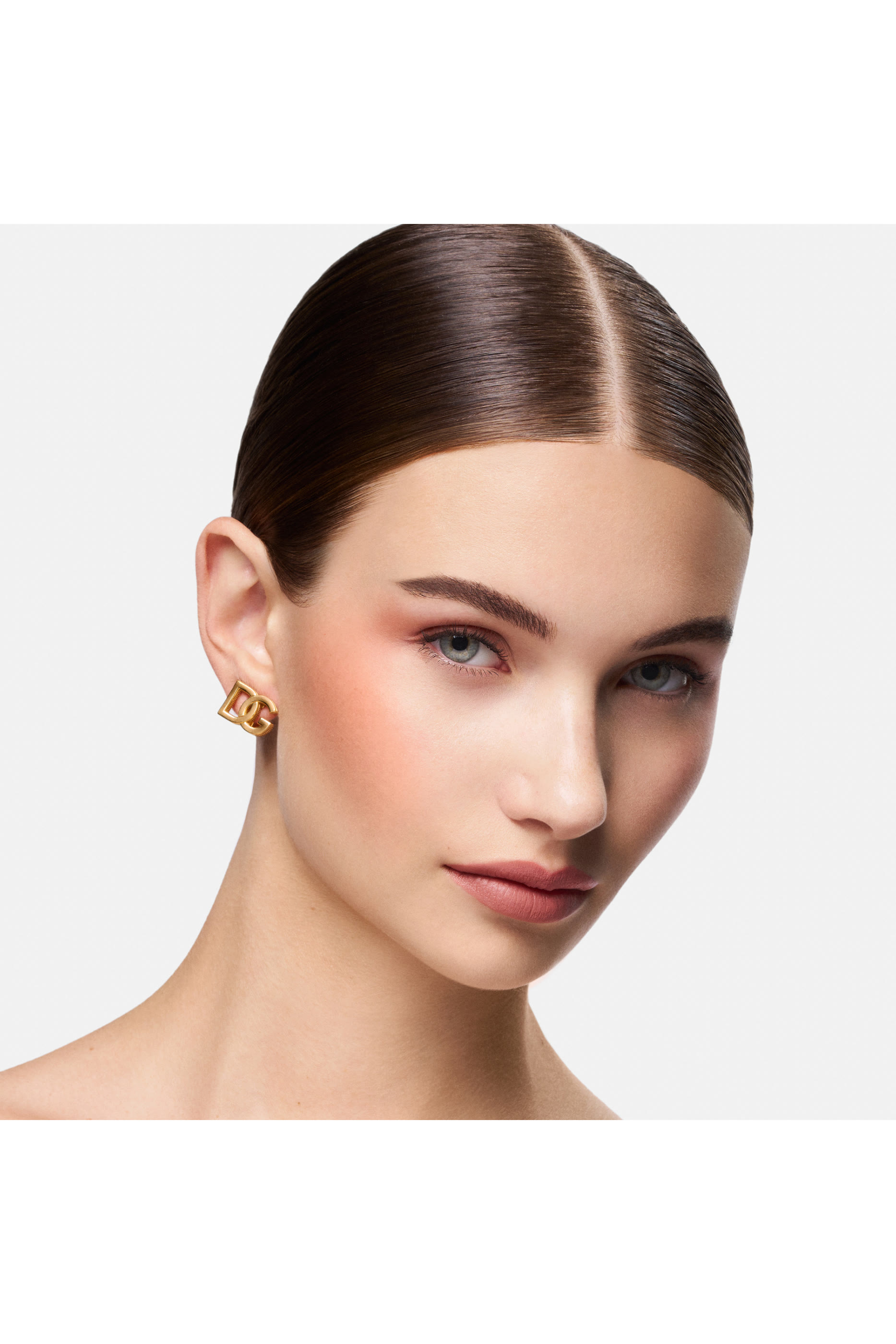 أحمر خدود تشيكس اند آيز ماتش