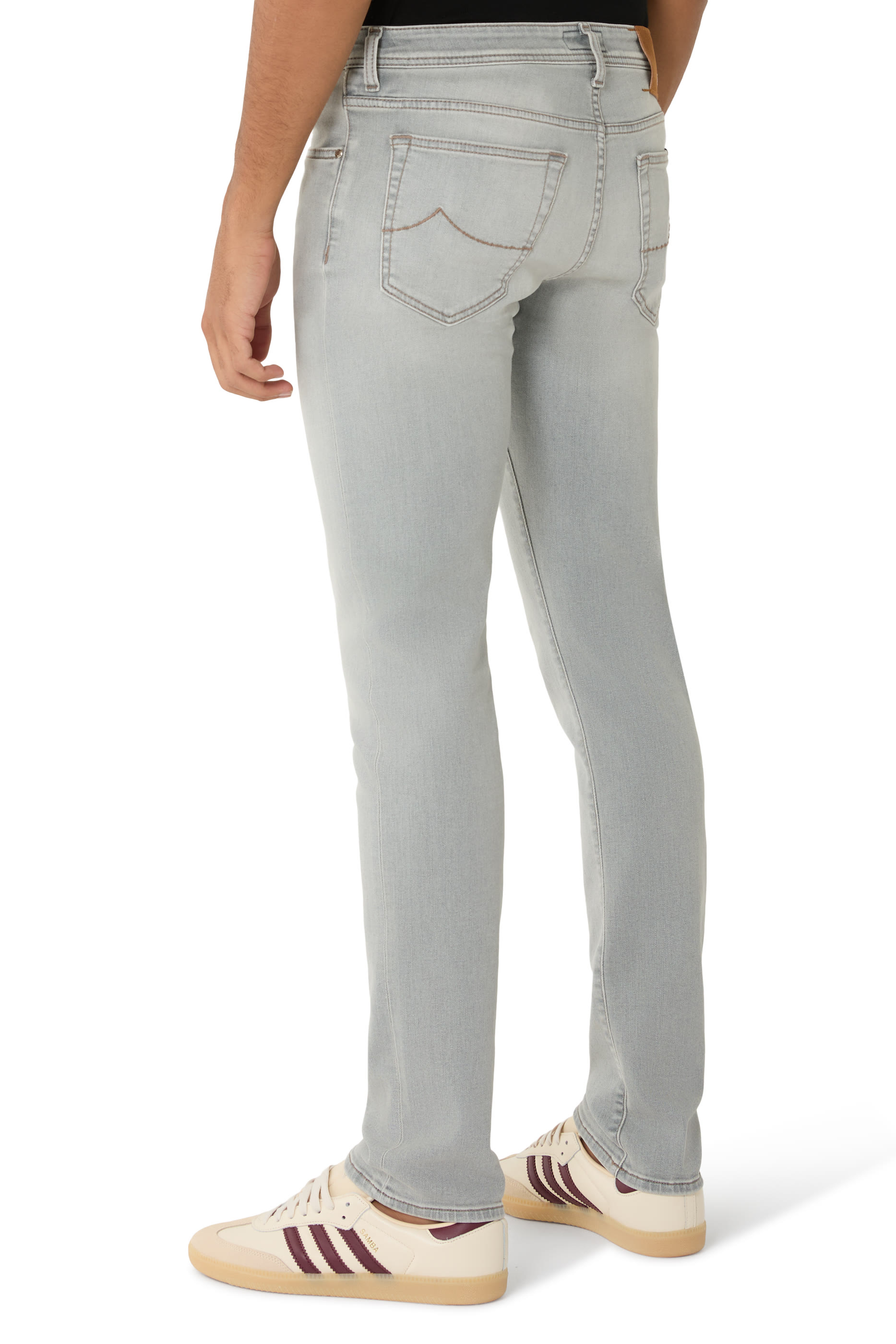 بنطال جينز بقصة ساق مستقيمة وخمسة جيوب