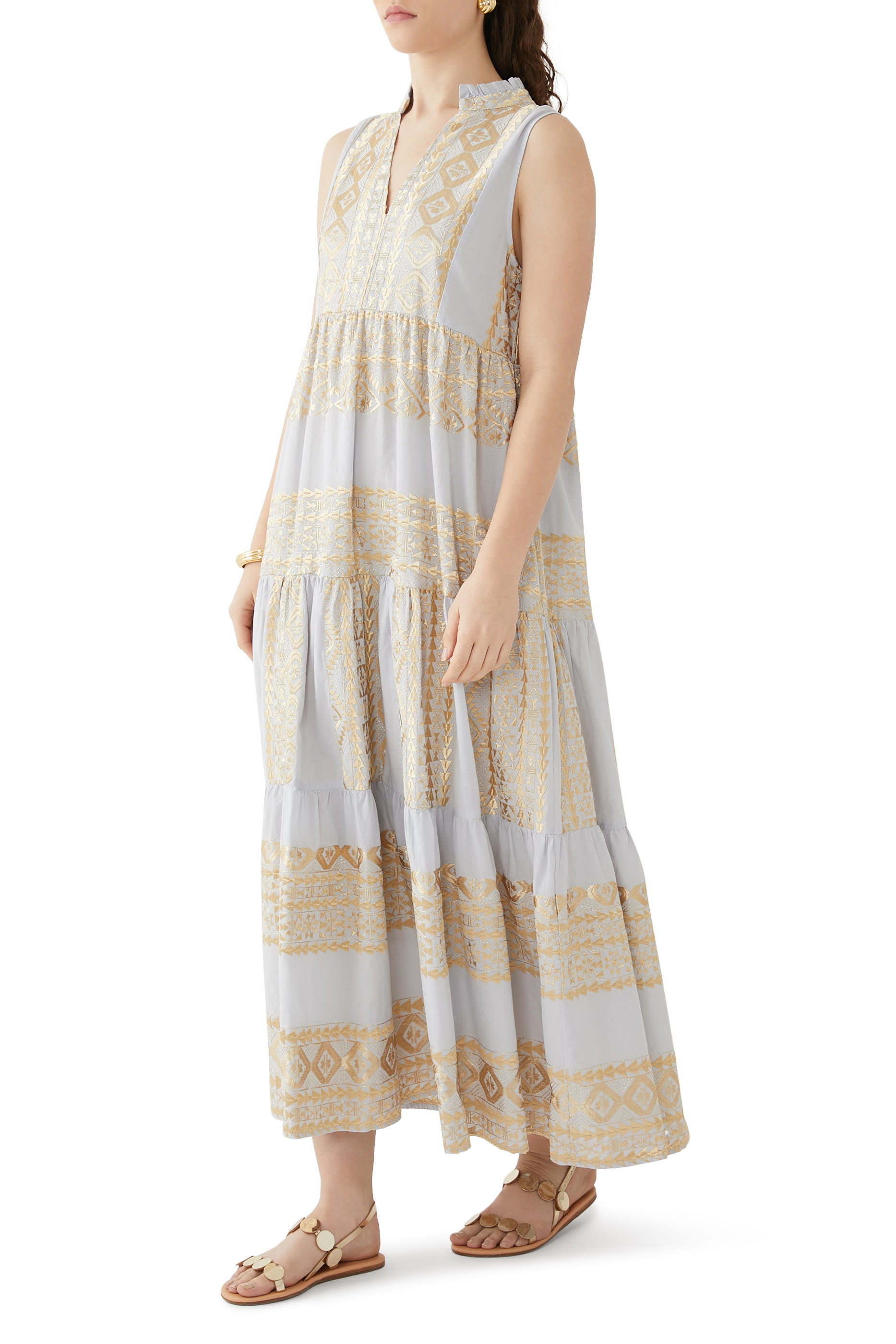 فستان متوسط الطول بتطريزات