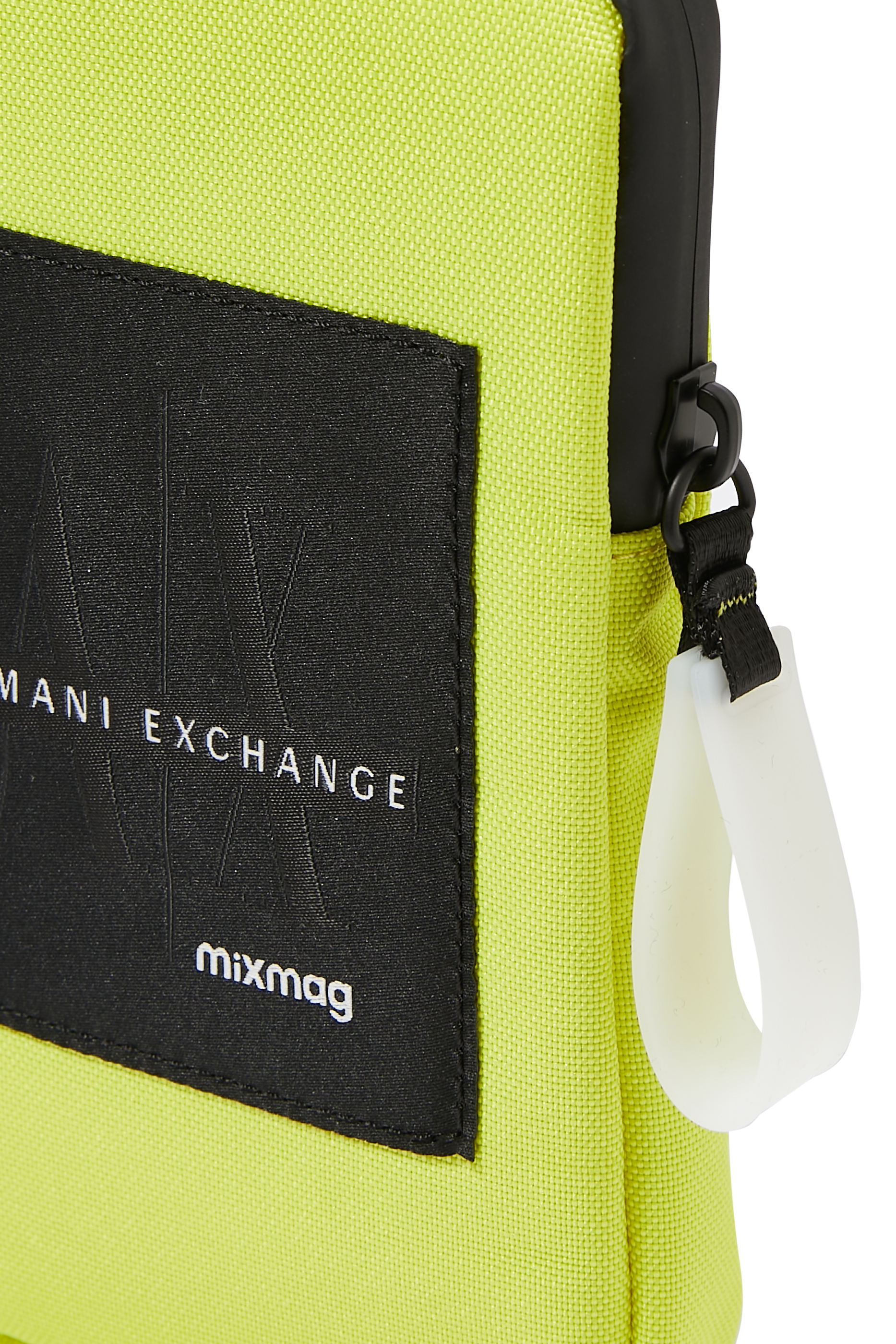 حافظة هاتف آيفون بشعار الماركة