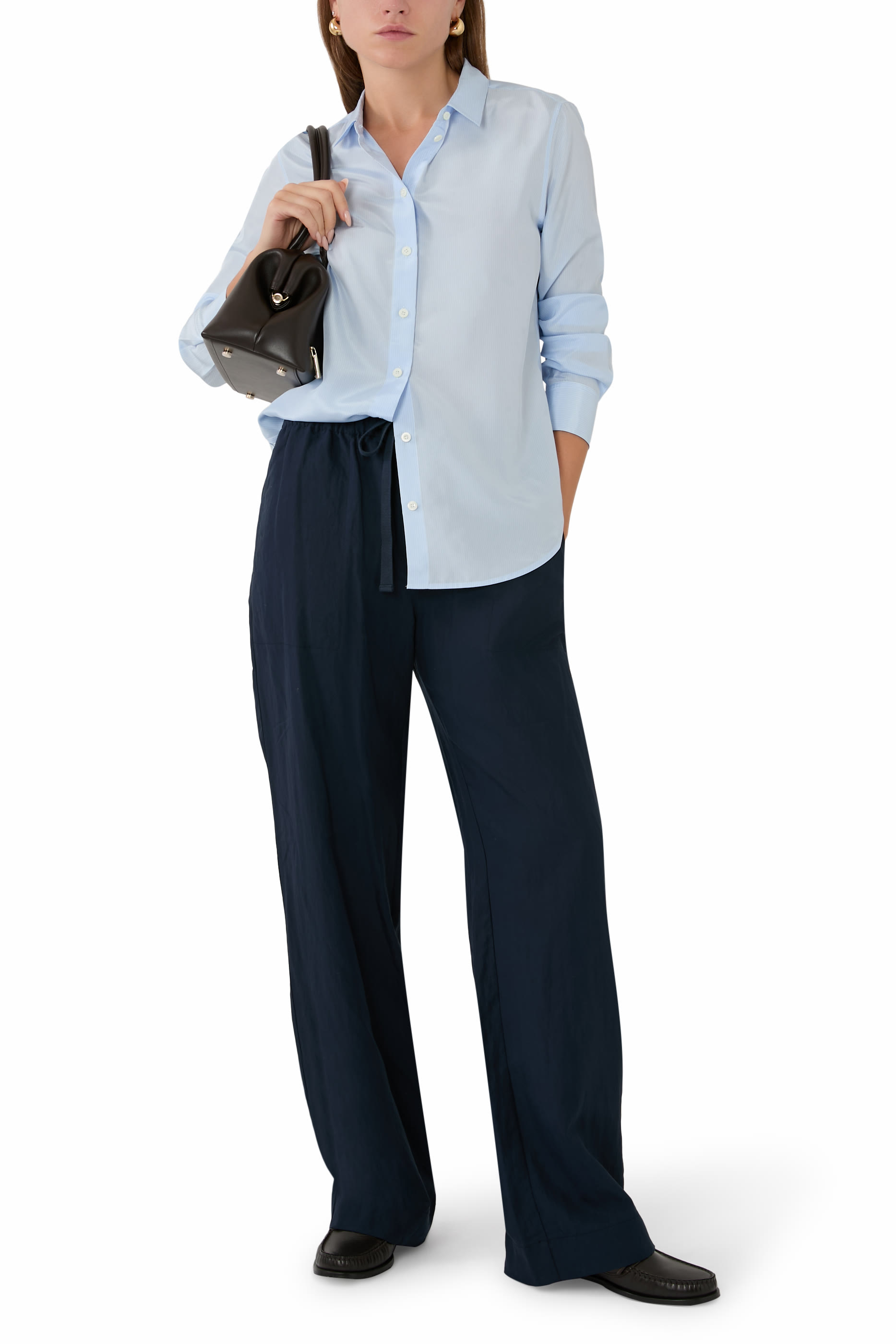 بنطال بقصة ساق واسعة