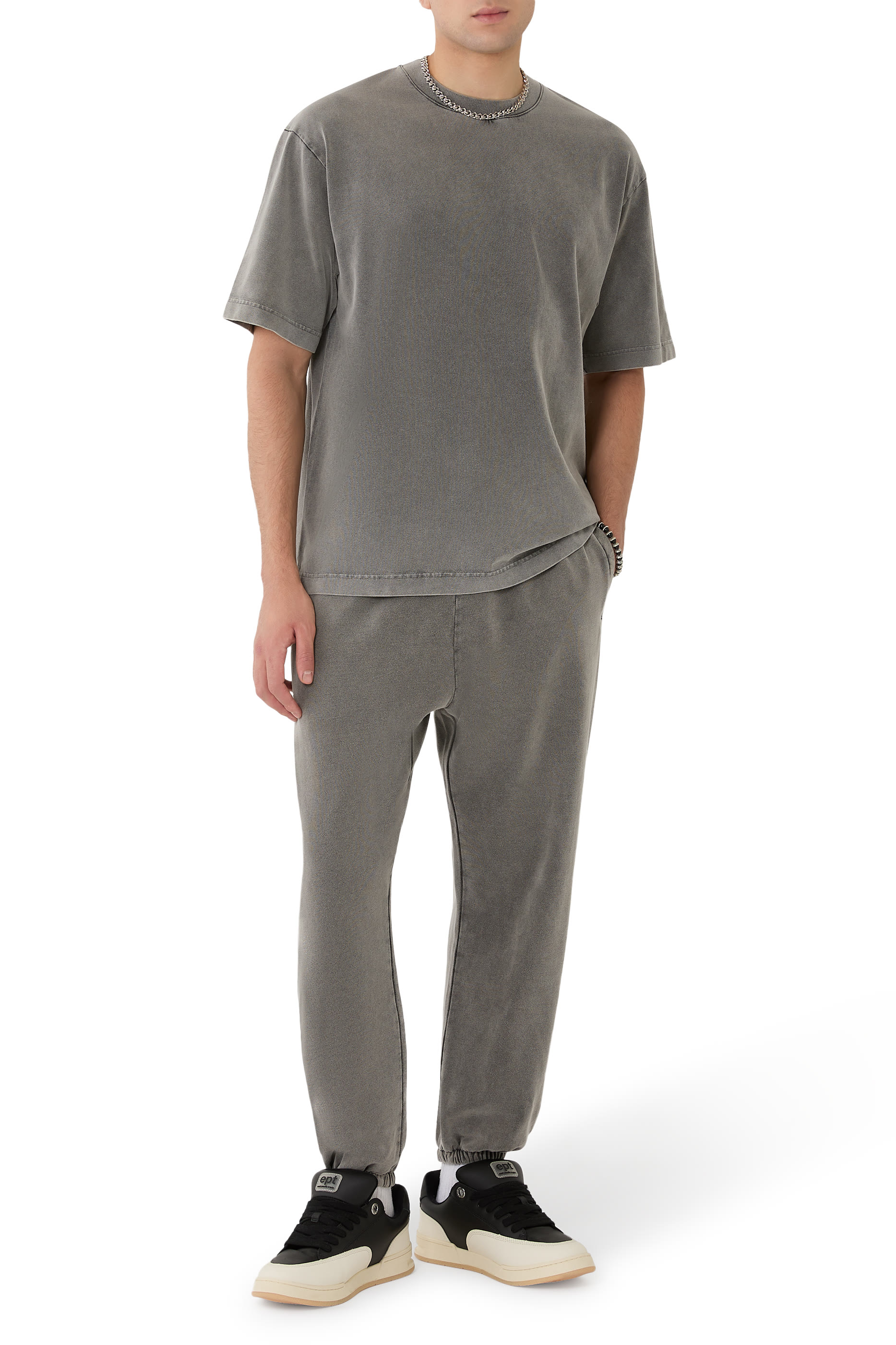 تيشيرت فينتج بياقة ضيقة