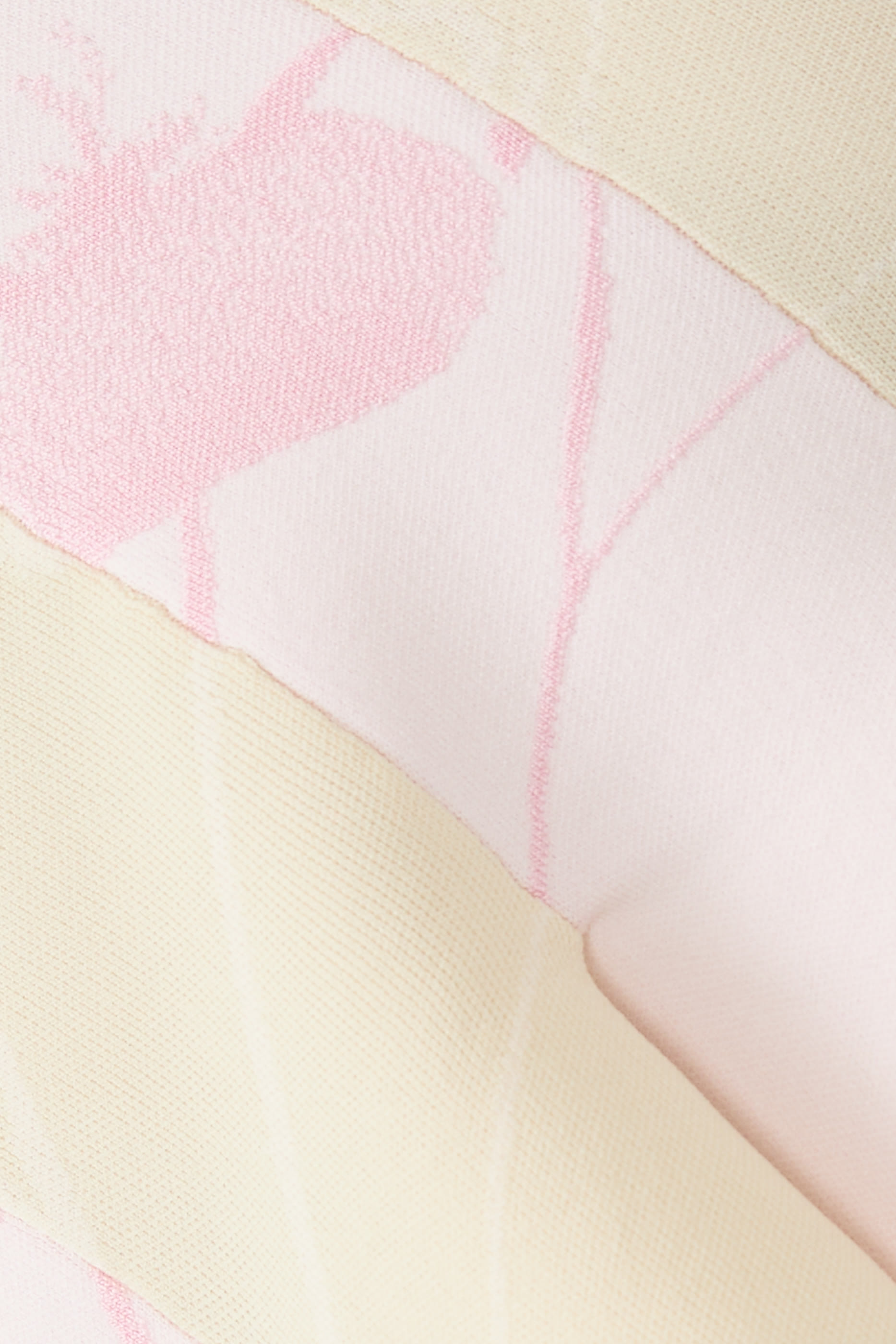 بلوزة ناش بلا أكمام يتفاعل مع الأشعة فوق البنفسجية