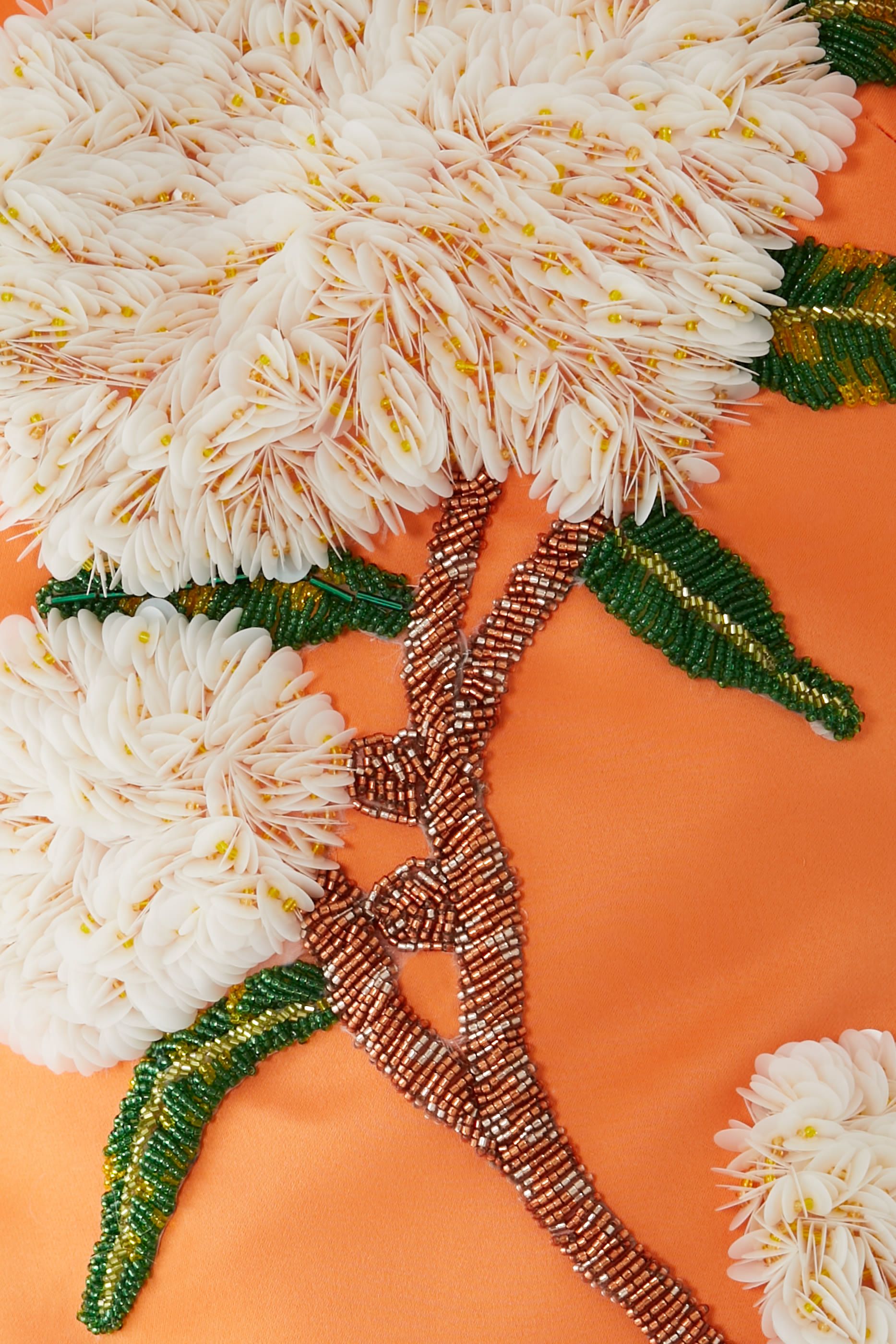 فستان لوسيندا طويل مزين