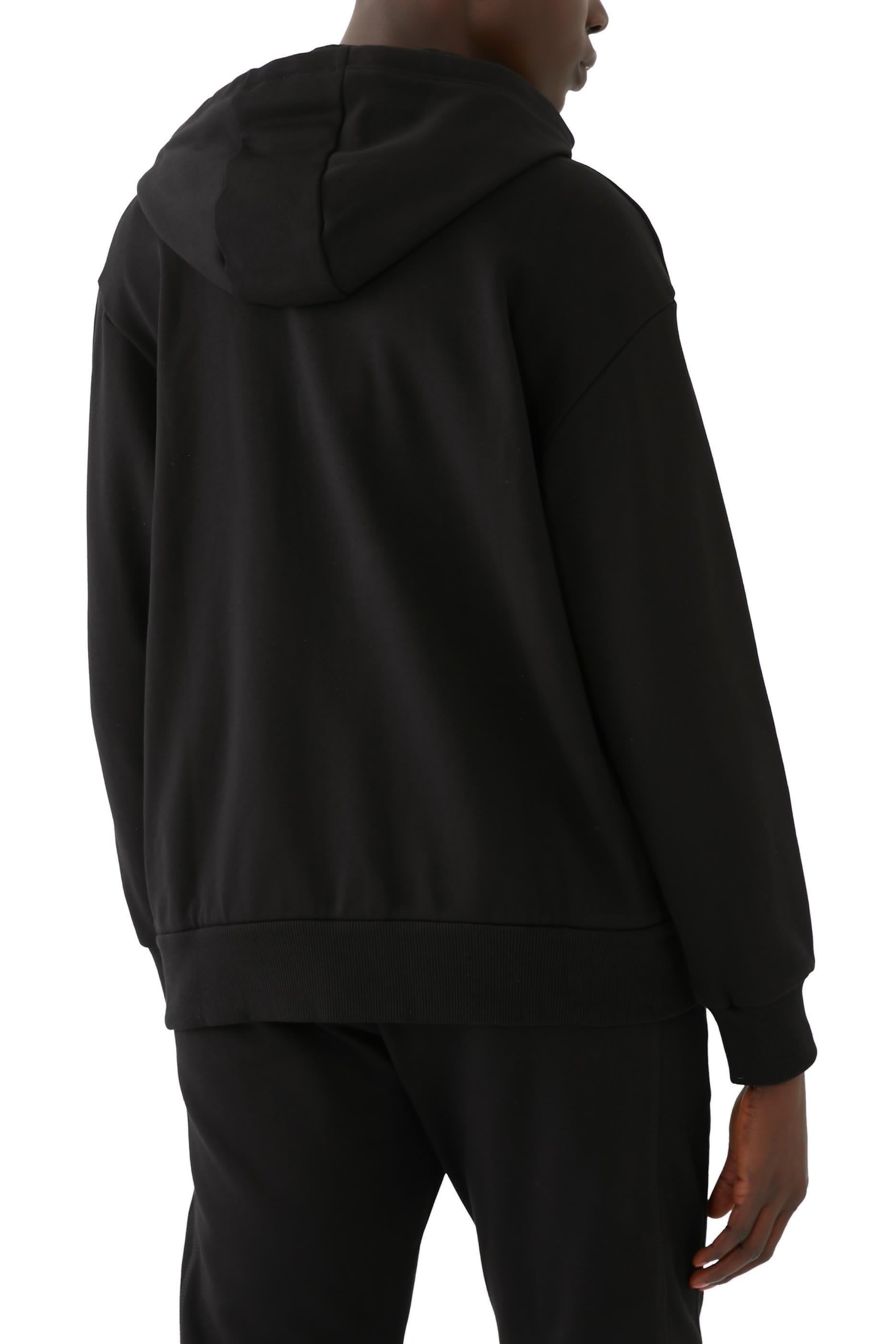 هودي بسحاب وشعار الماركة