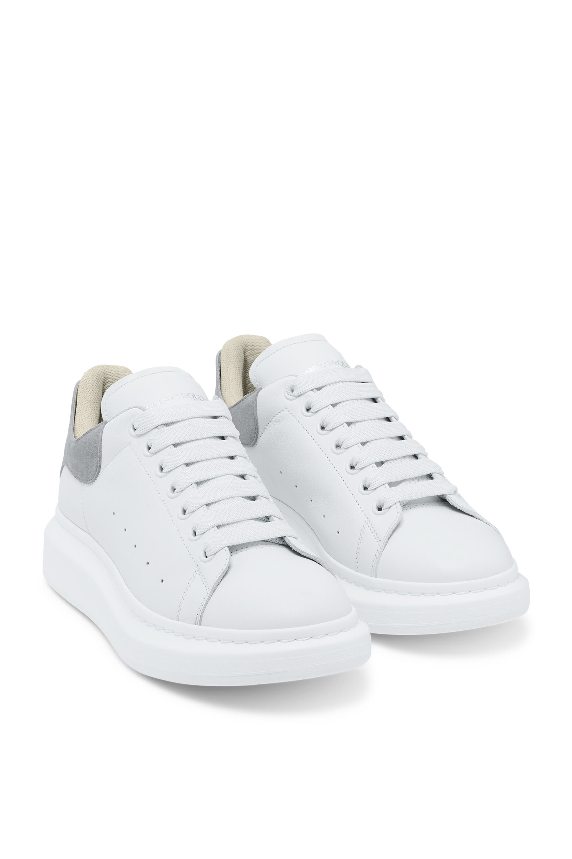 سنيكرز بنعل سميك