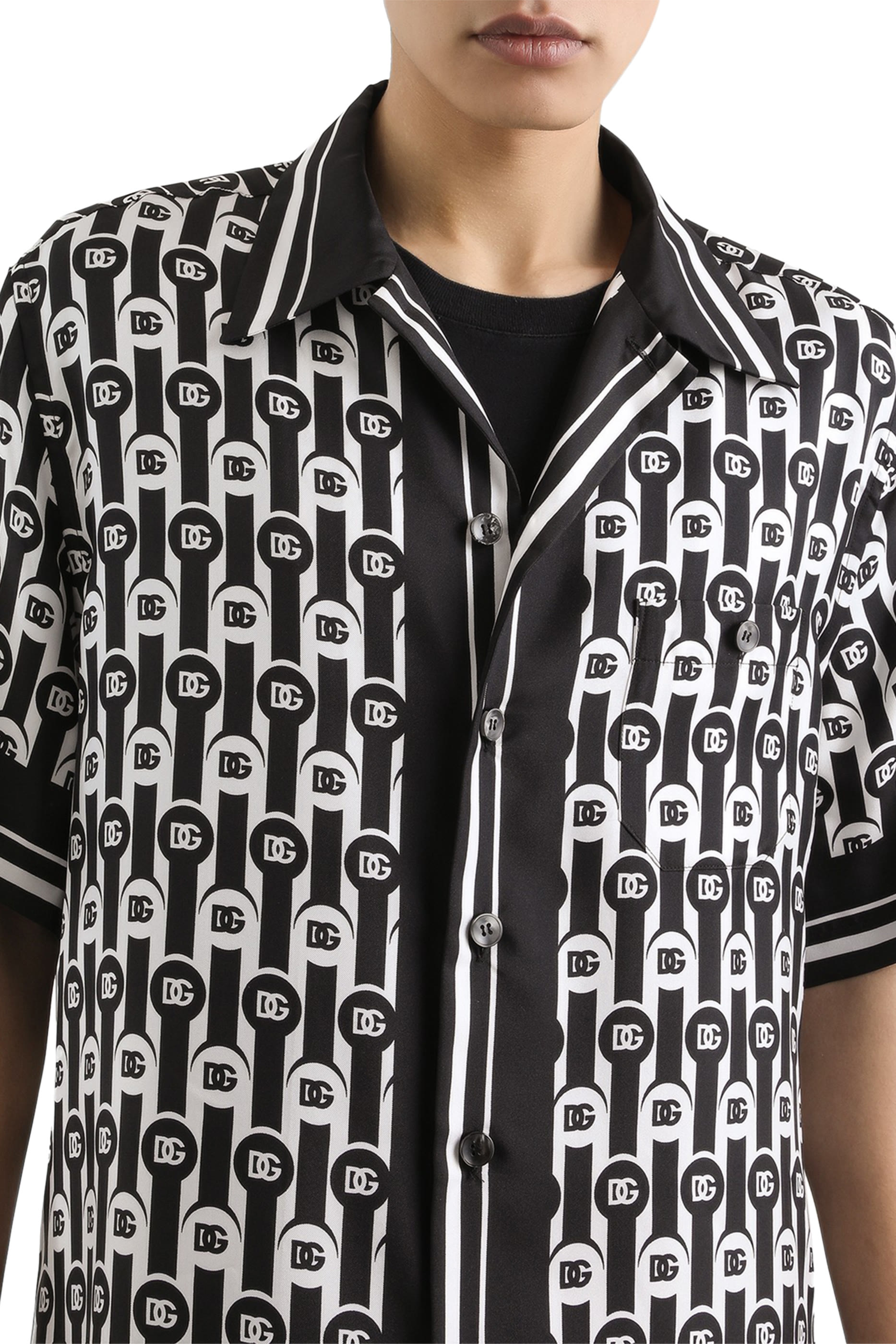 شورت بنقشة شعار الماركة