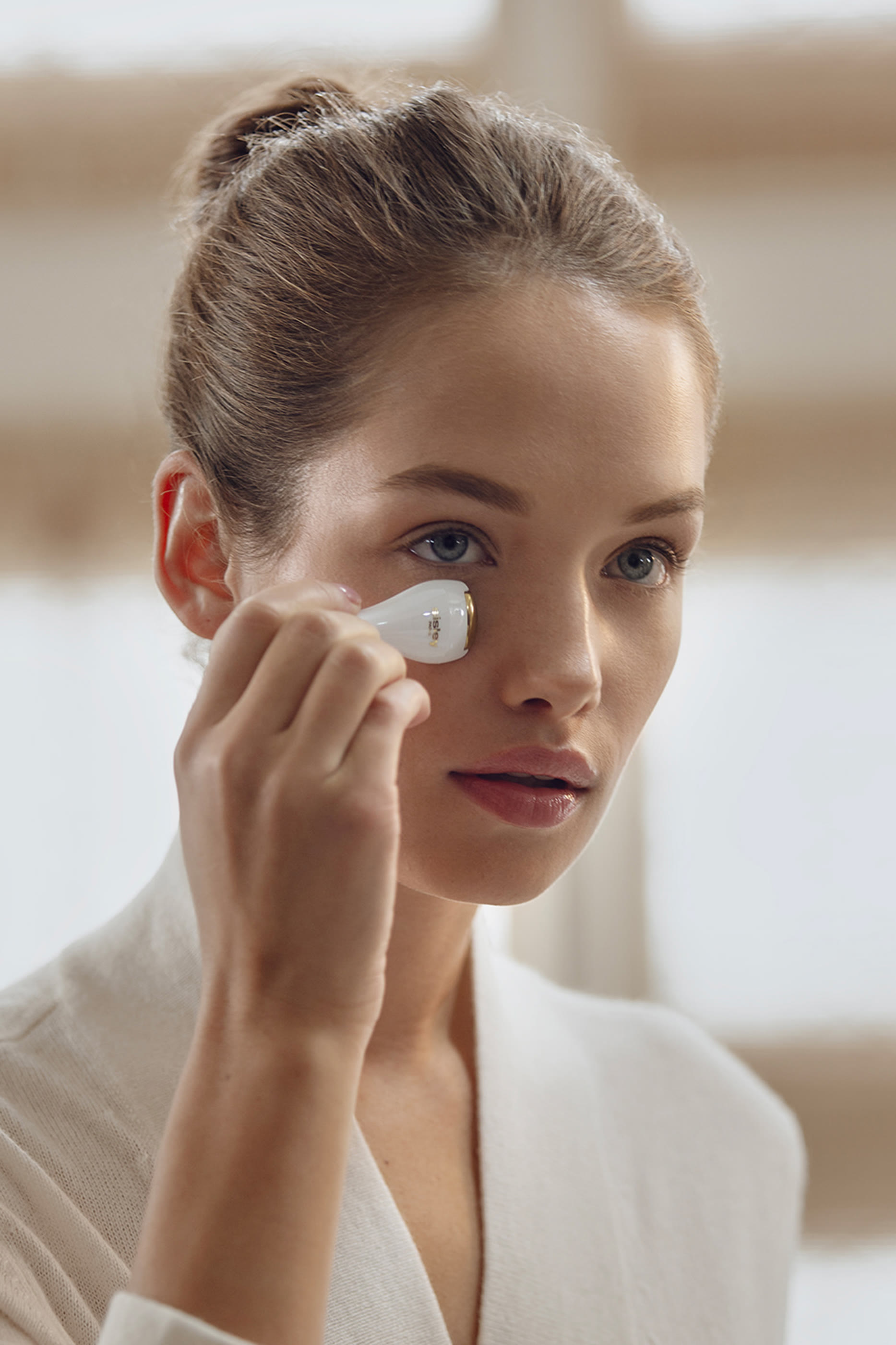 يأتيك كريم سيسليا لانتيجرال المقاوم لعلامات تقدم السن للمنطقة المحيطة بالعين من سيسلي ب