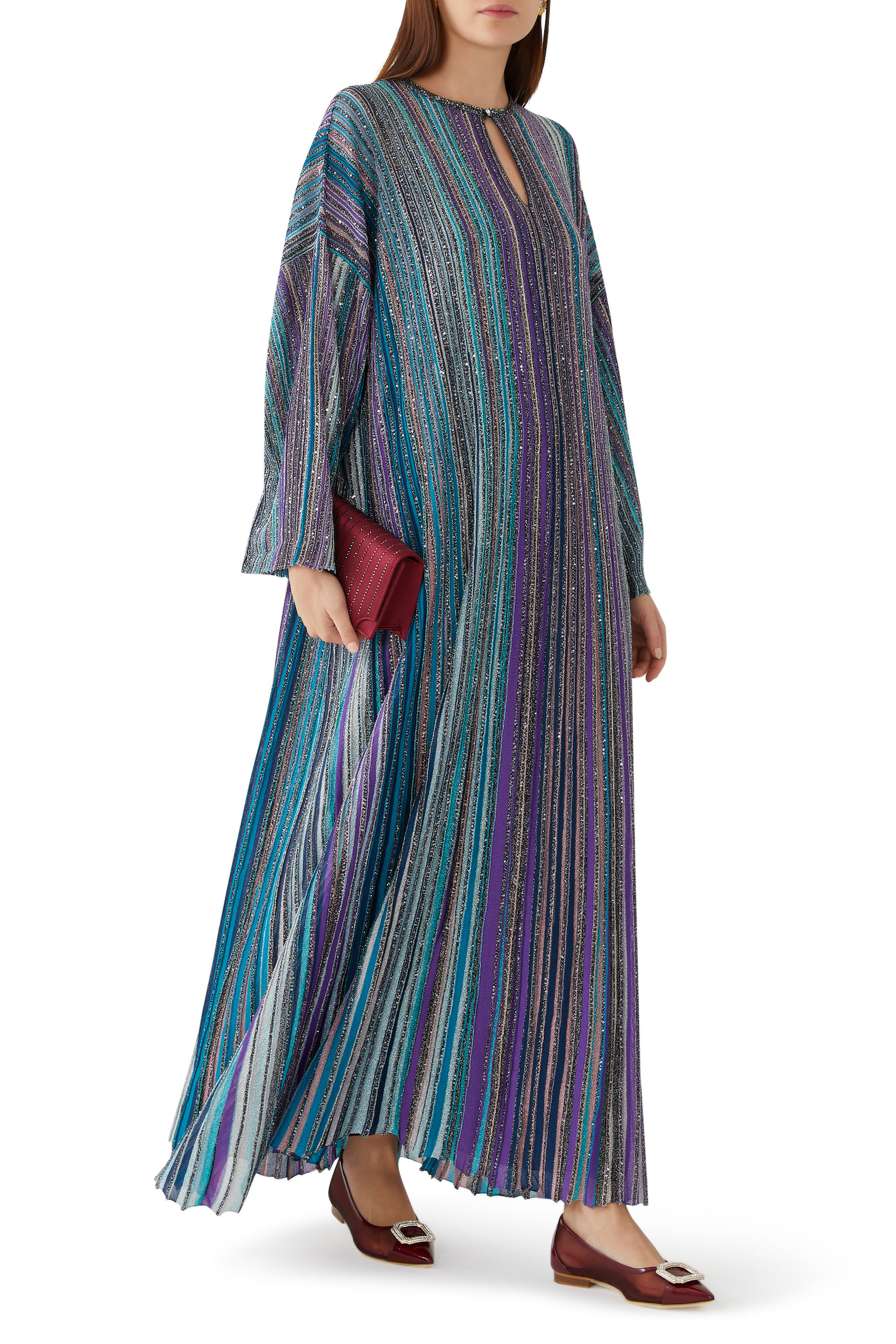 حذاء كلاسيكي بمقدمة مدببة مع كعب مسطح ومشبك مرصع