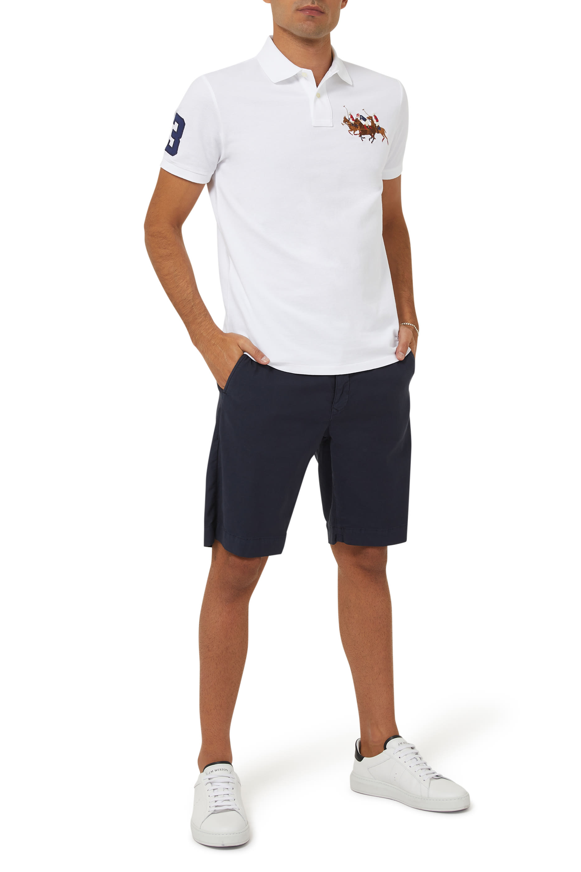 تي شيرت بولو مزين بشعار الماركة