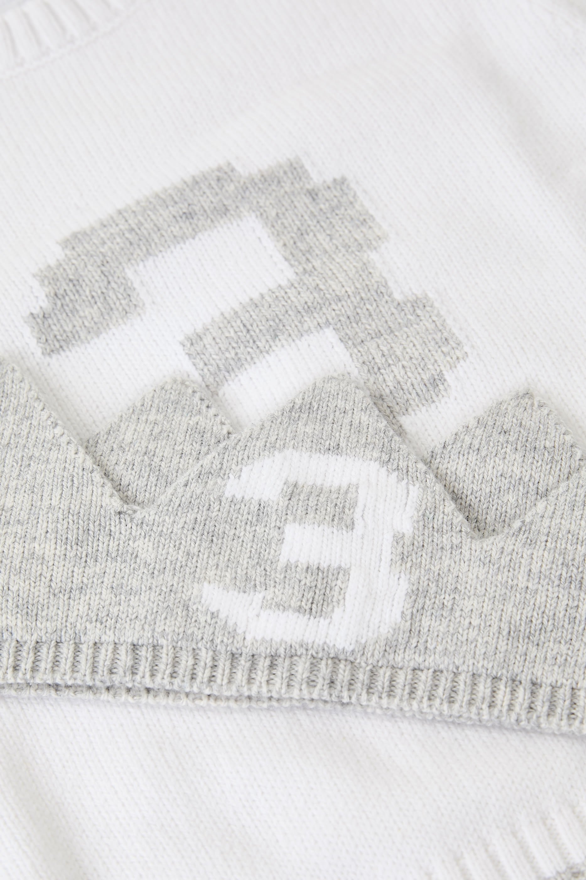 طقم هدية كنزة وتاج للإحتفال بعيد الميلاد الثالث مزيج قطن عضوي للأطفال