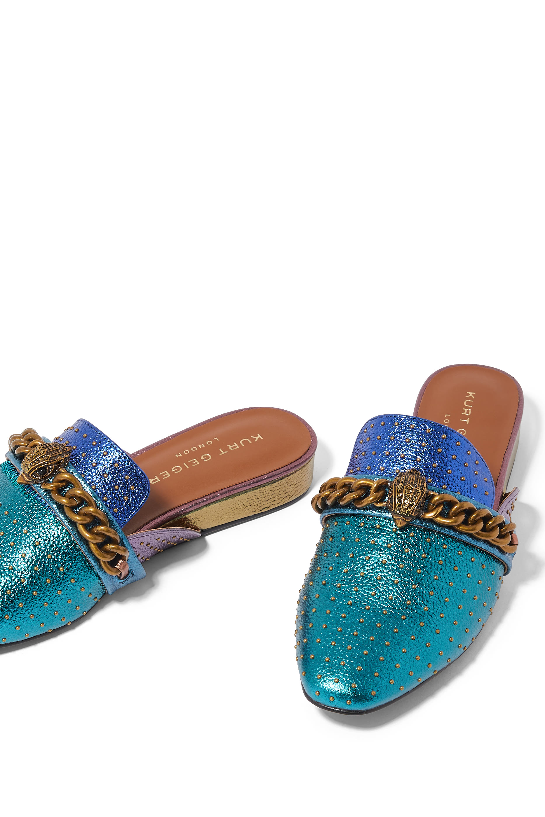 حذاء تشيلسي مفتوح من الخلف بكعب مسطح وحلي