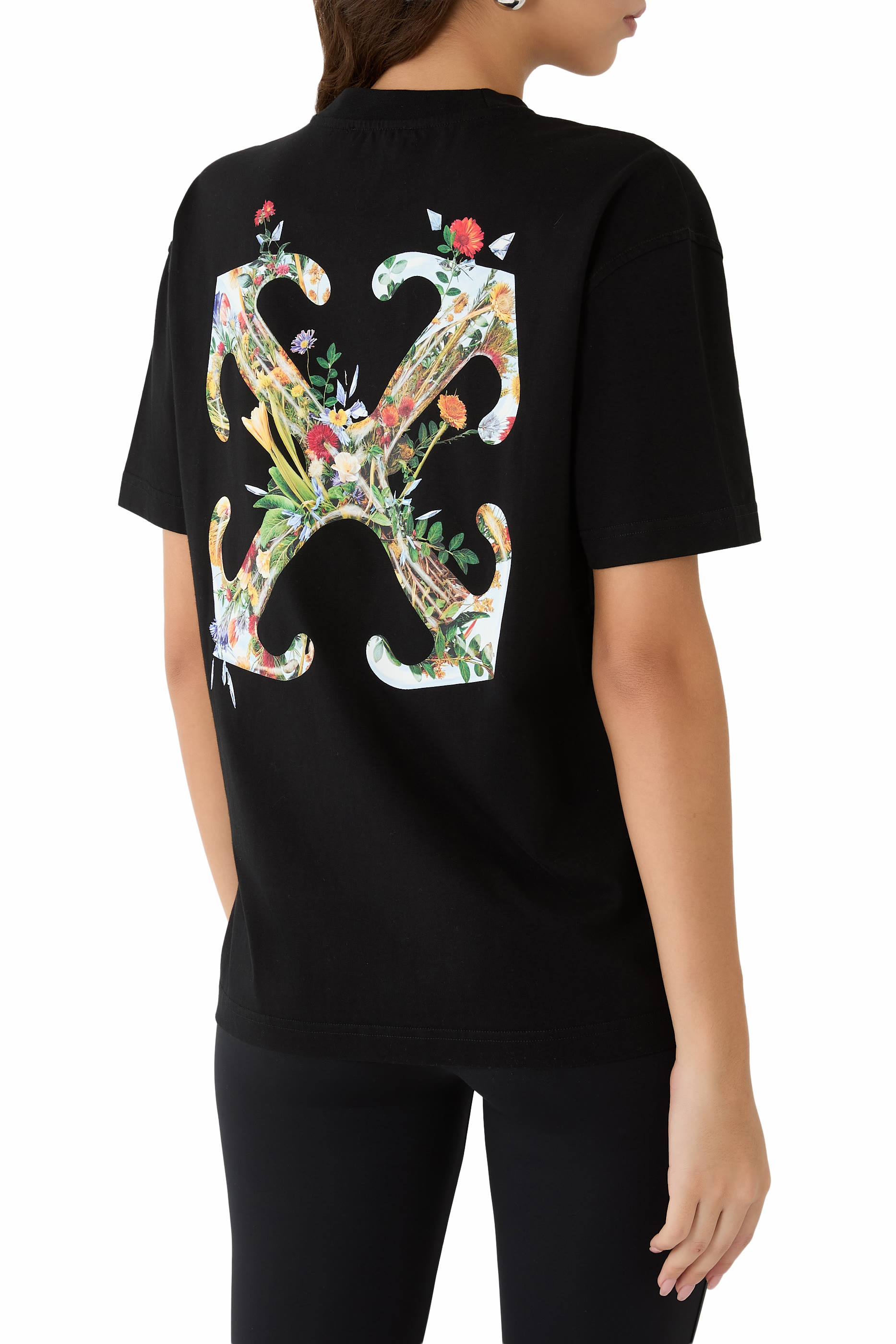 تيشيرت بقصة عادية مزين بشعار الماركة