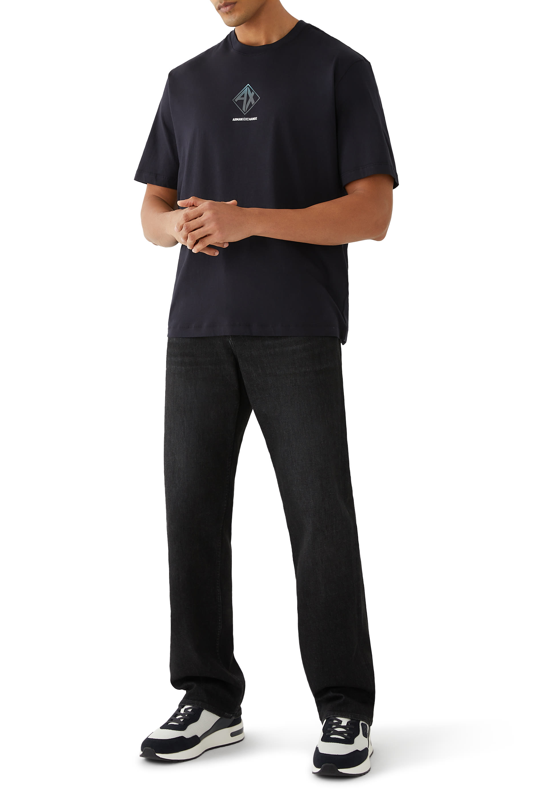 تيشيرت بقصة عادية وشعار الماركة