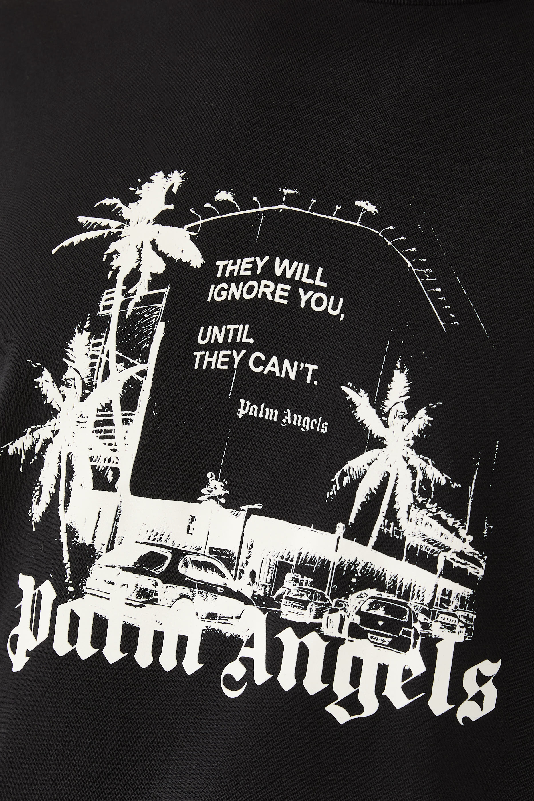 تيشيرت بنقشة أشجار نخيل وشعار الماركة