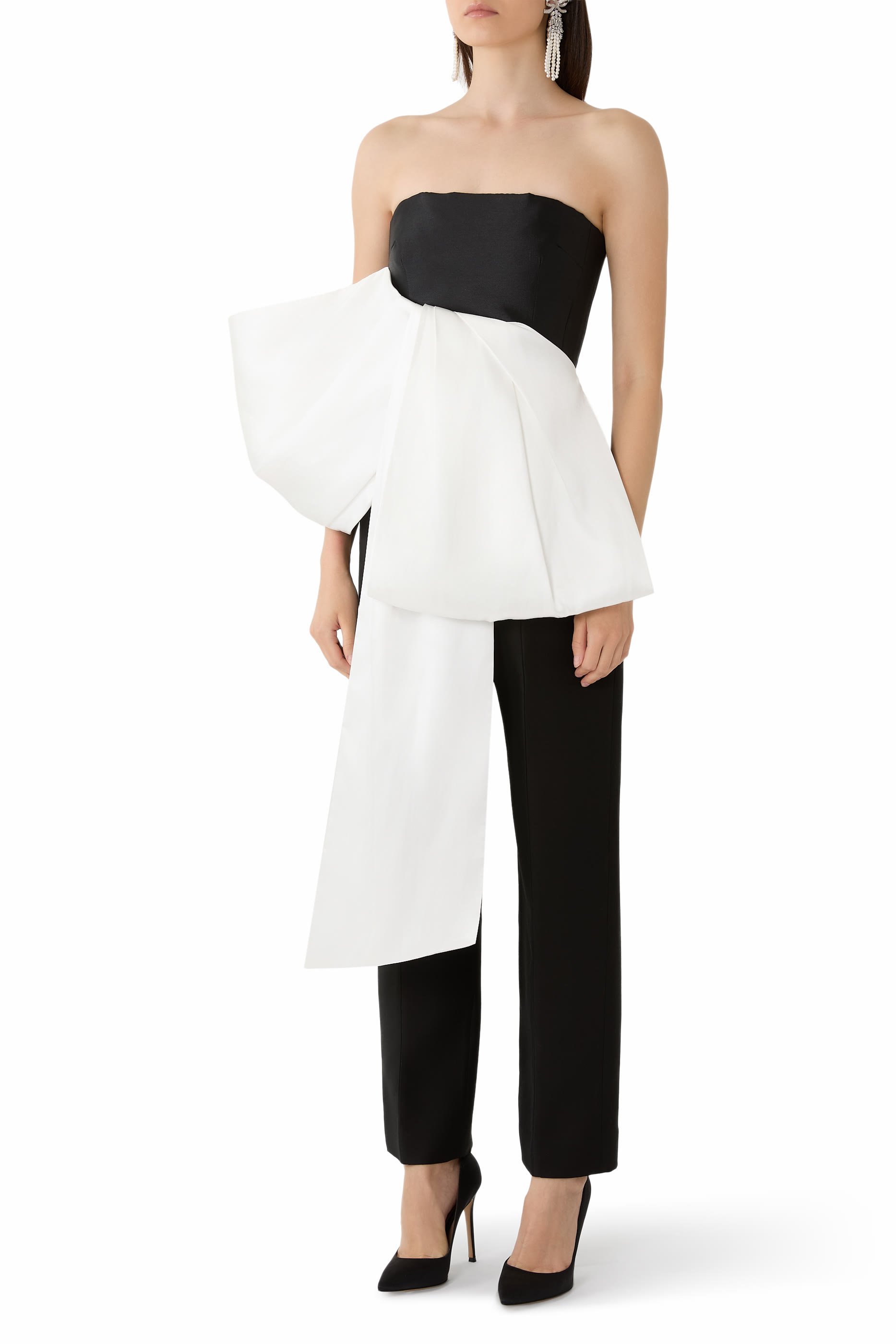 بلوزة نادينا مزينة بفيونكات