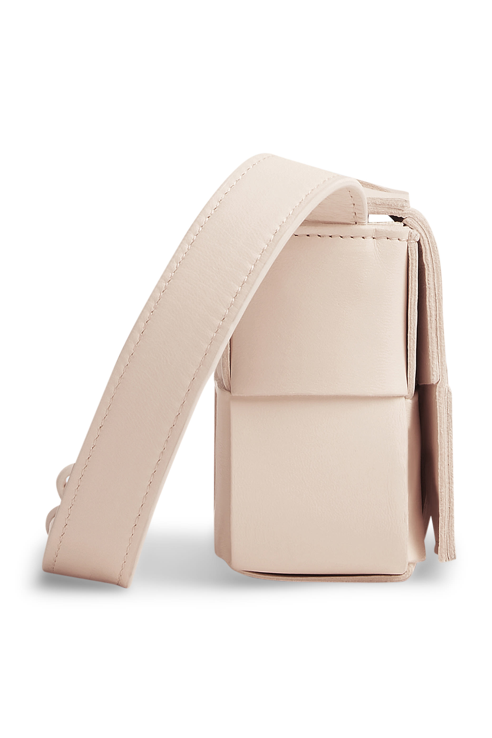 حقيبة كروس صغيرة بتصميم مجدول