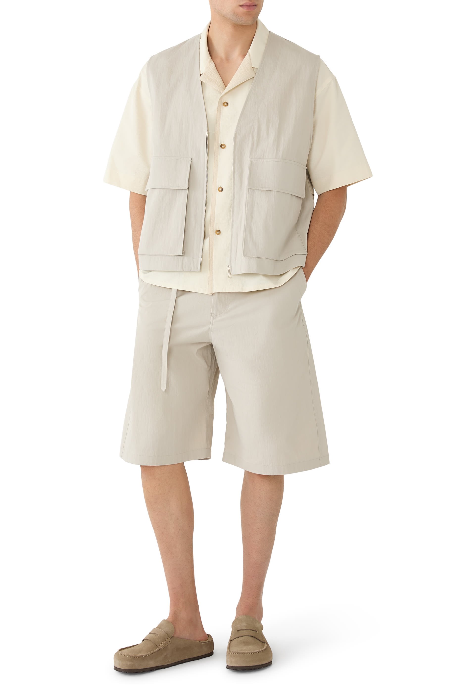 شورت بحزام وتصميم مقوس