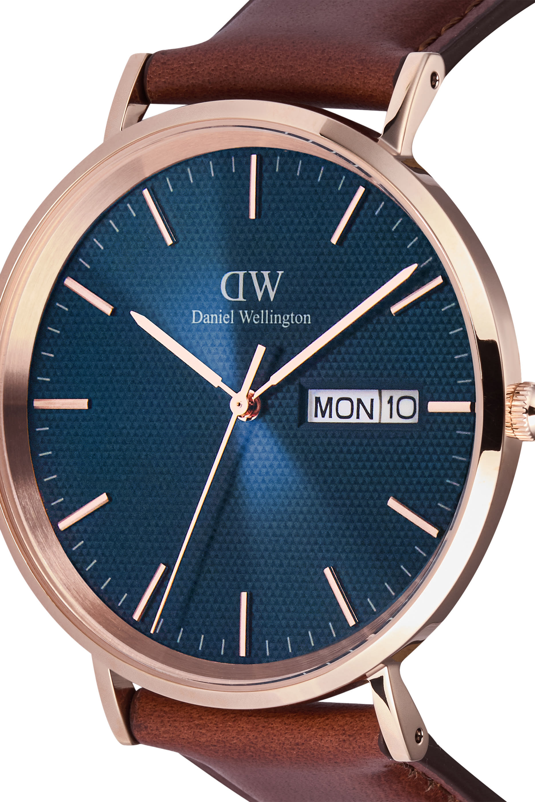 ساعة كلاسيك بخاصية عرض اليوم