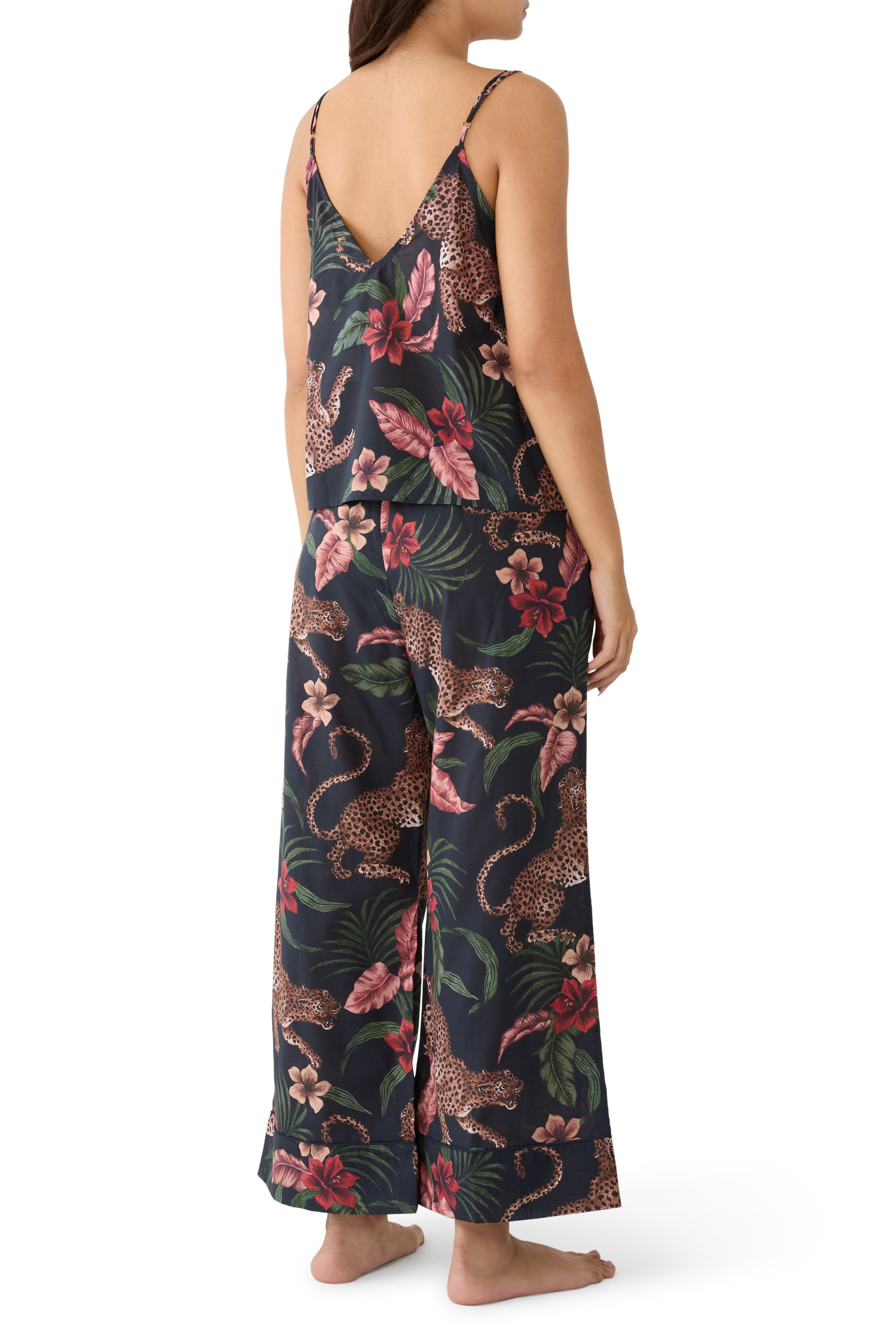 طقم بلوزة كاميسول بنقشة جلد النمر وبنطال بقصة ساق واسعة 