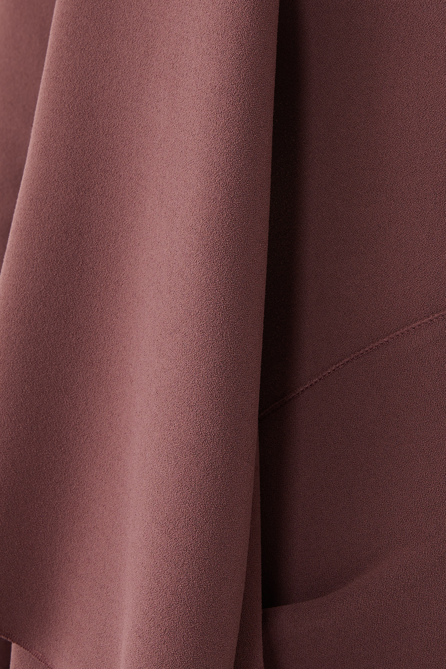 فستان نيلا طويل