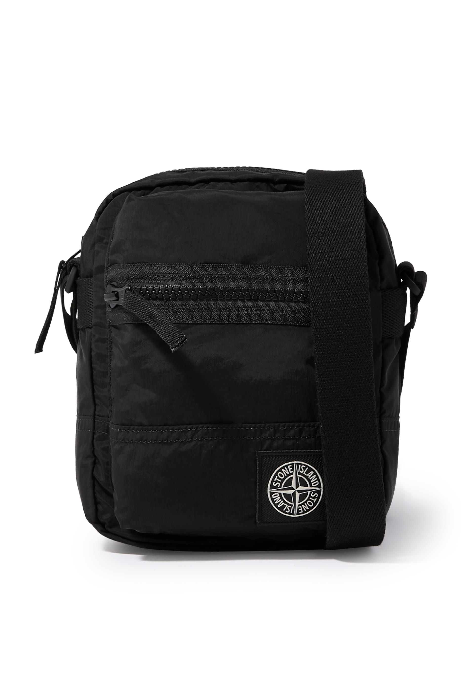 حقيبة صغيرة بشعار الماركة