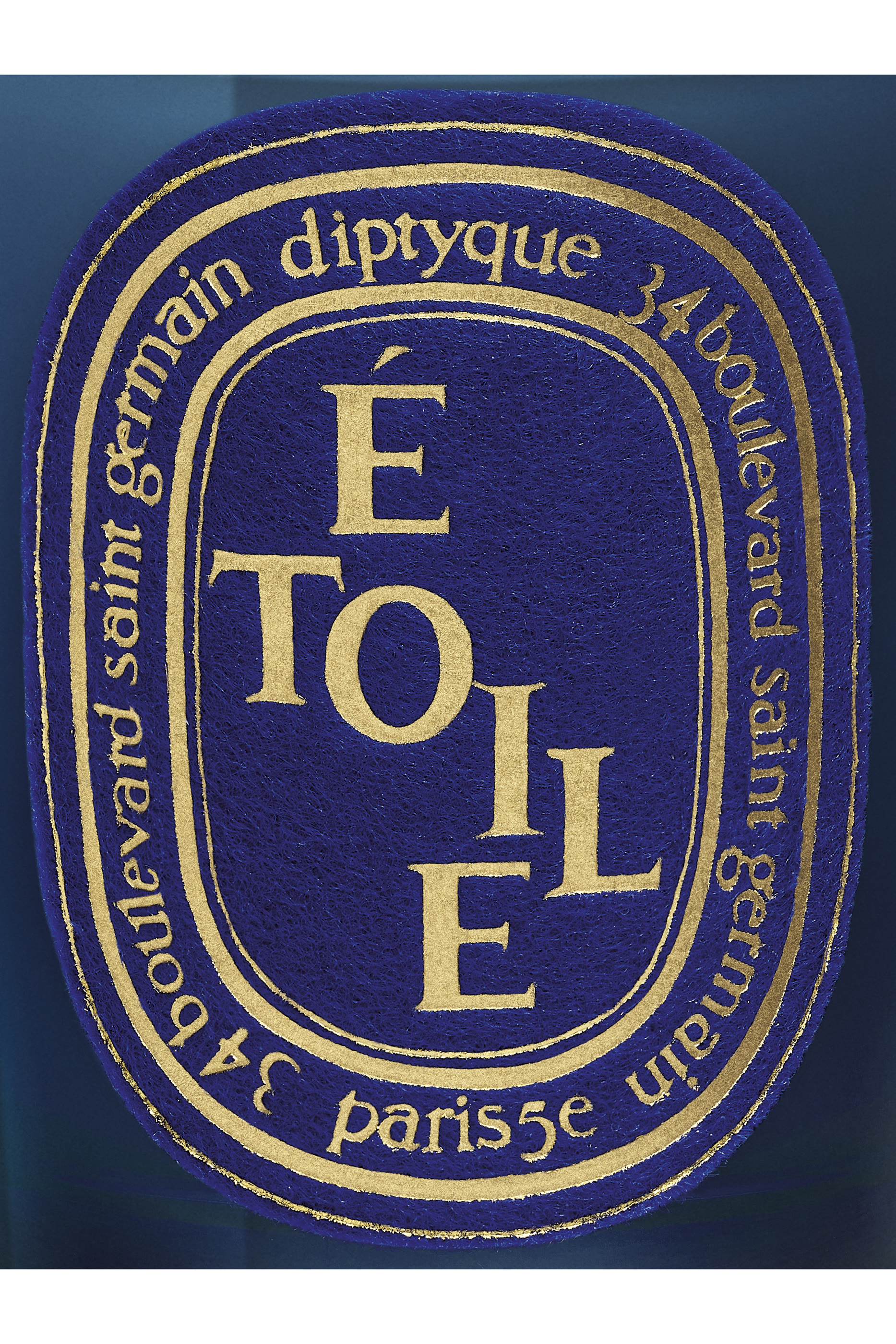 شمعة إيتوال معطرة بغطاء لباد - إصدار محدود