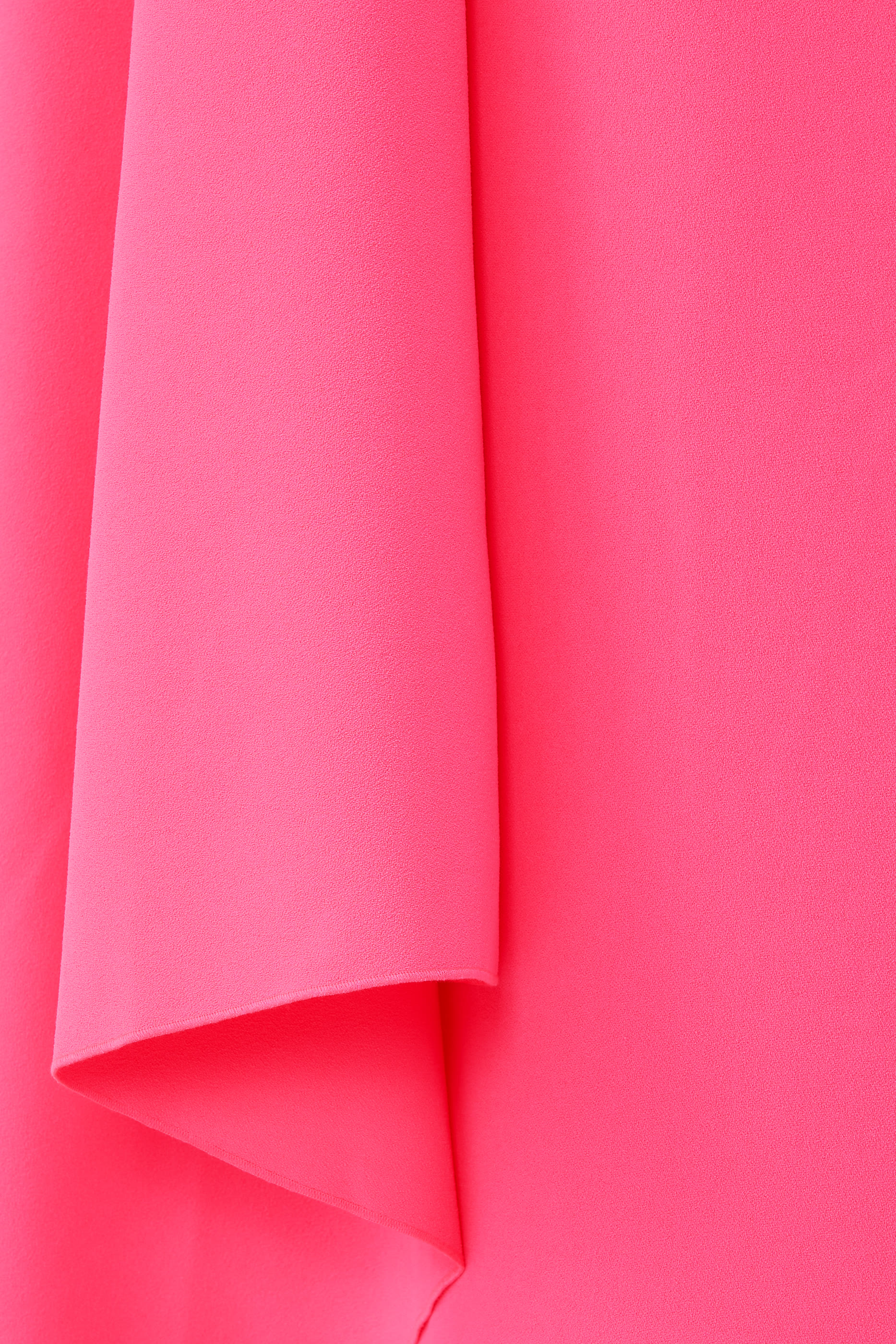 فستان ليديا طويل بكم كاب