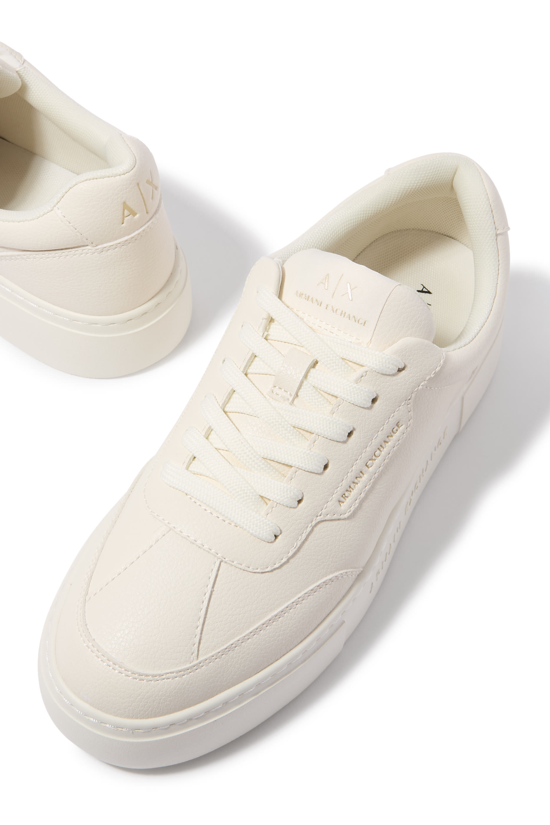 سنيكرز كيرت بكاحل منخفض ونعل مسطح