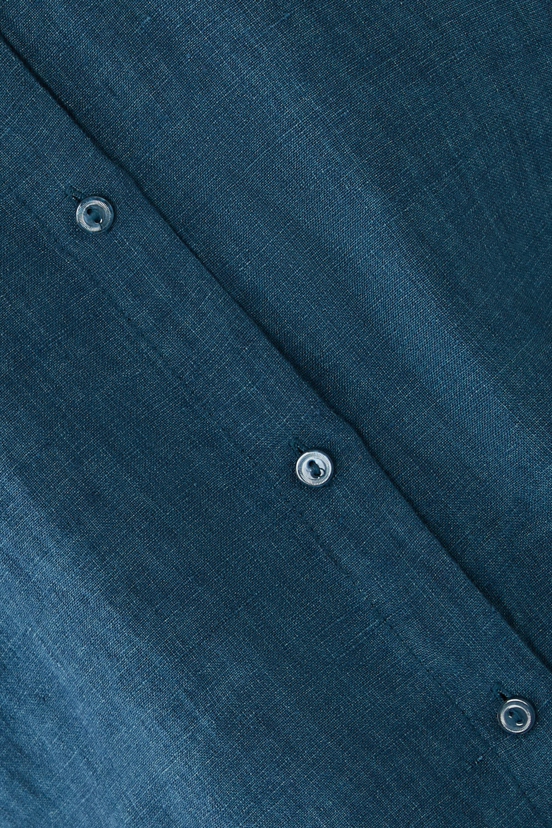 قميص بياقة كلاسيكية