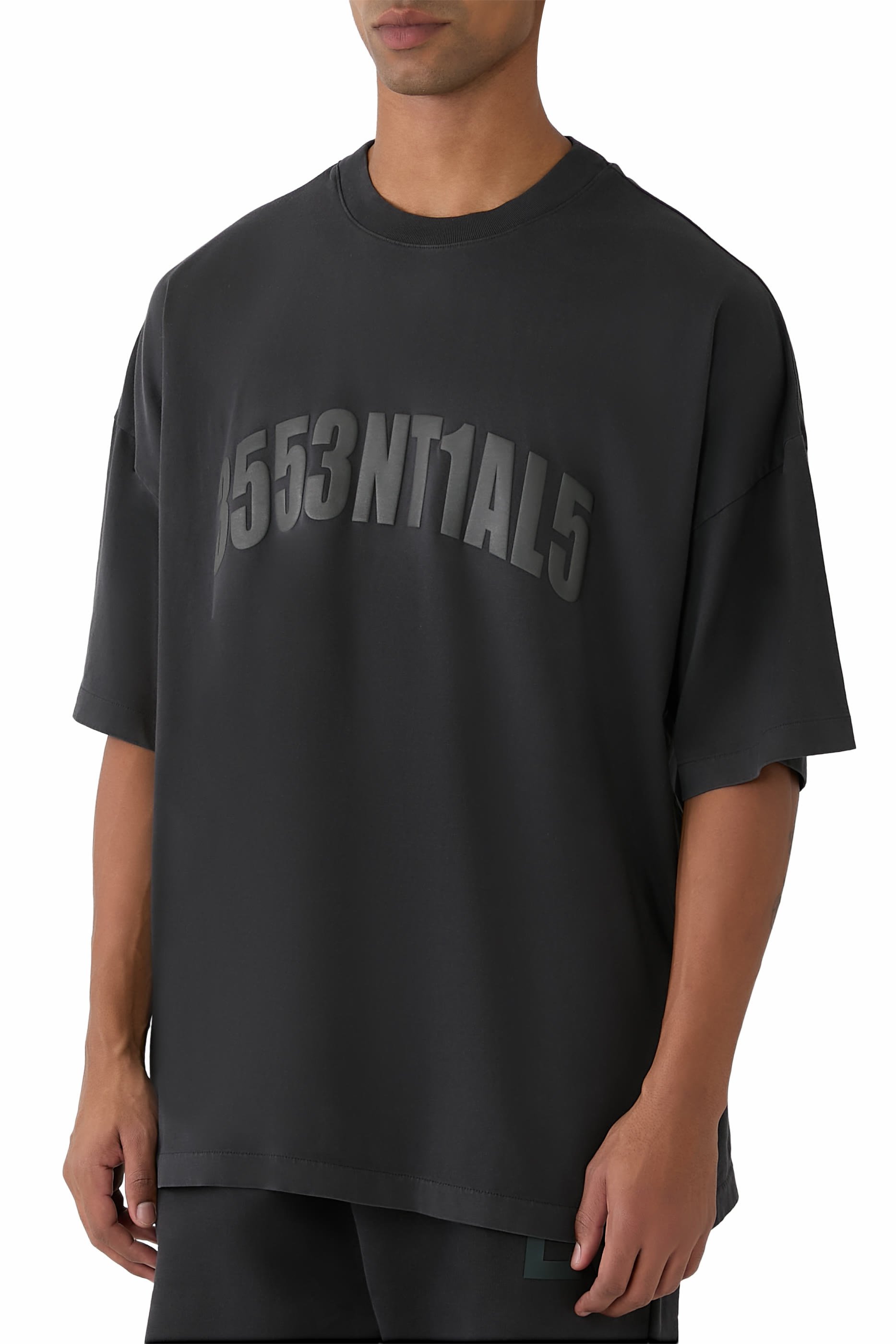 تيشيرت بأكمام قصيرة بتصميم من التسعينيات 