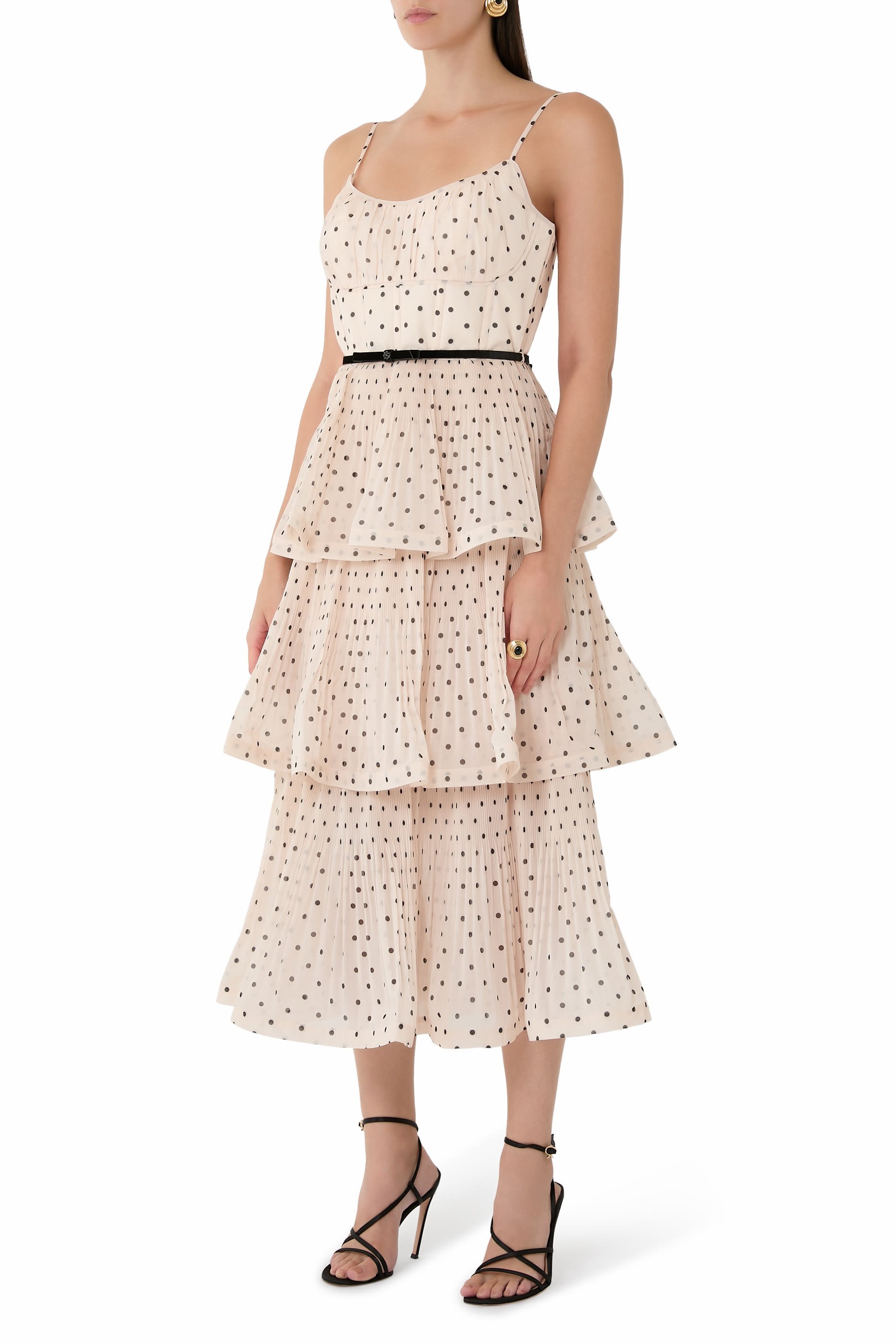 فستان متوسط الطول بطيات وتصميم متدرج