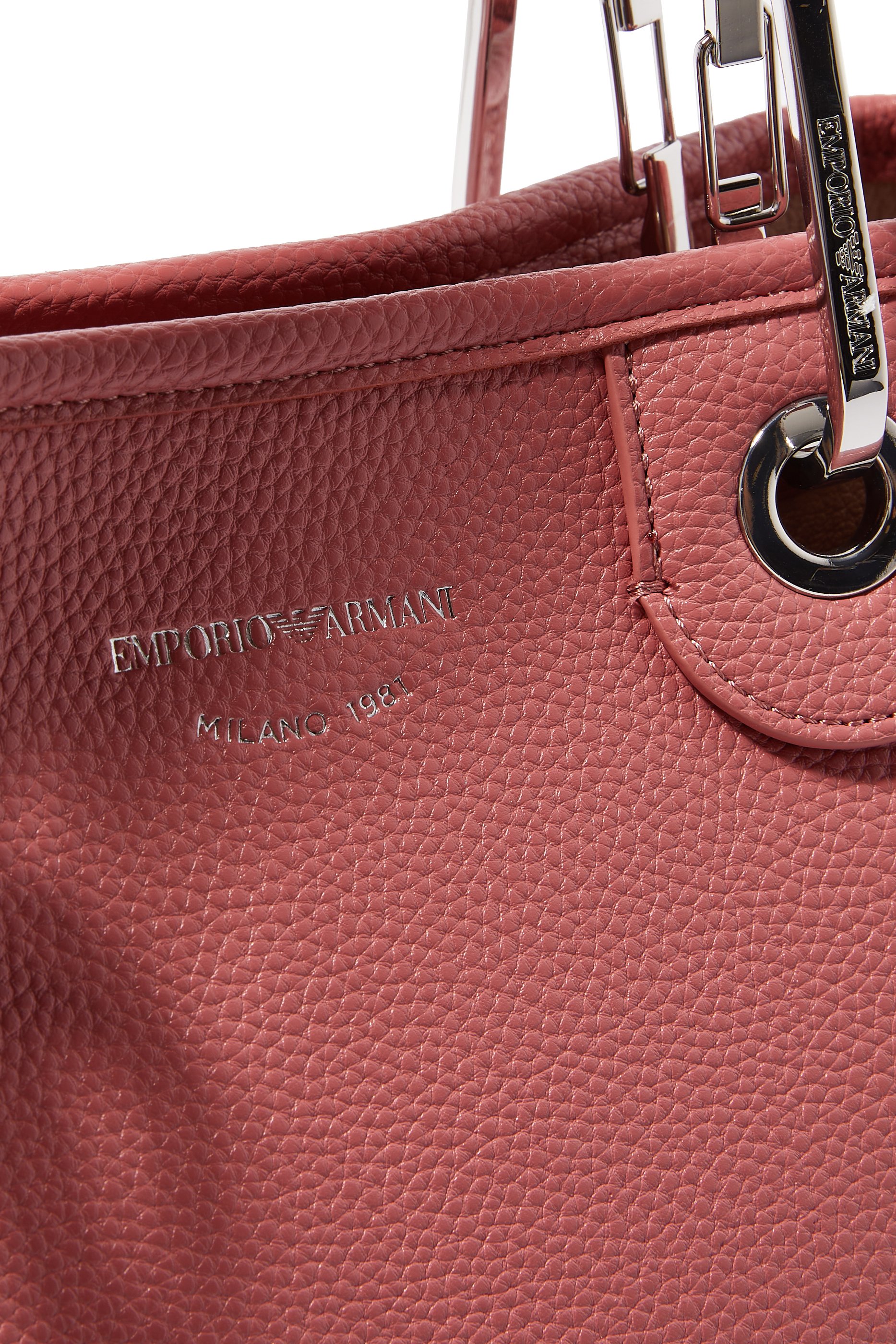 حقيبة صغيرة بطبعات بارزة بشعار الماركة