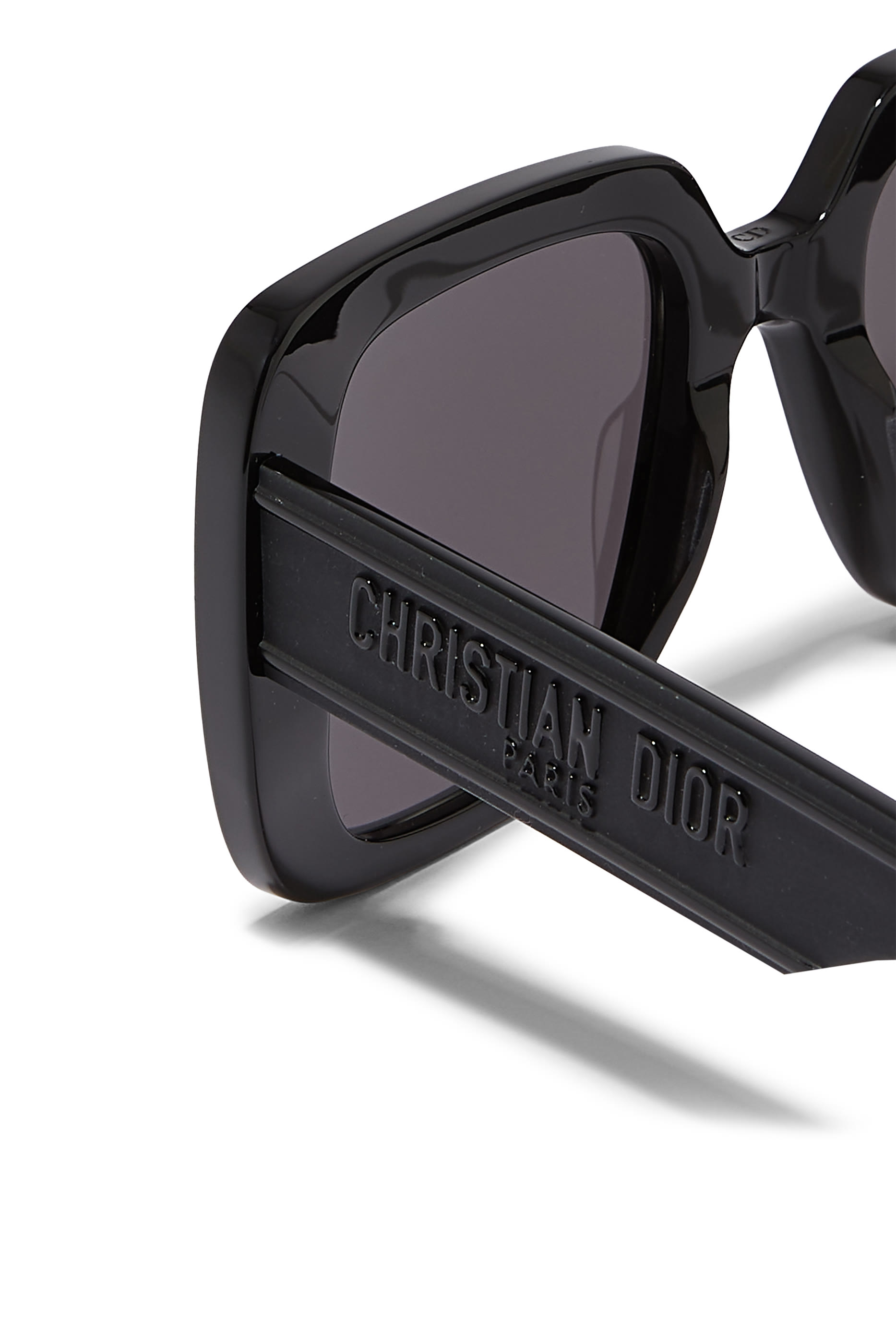 نظارة شمسية بإطار مربع