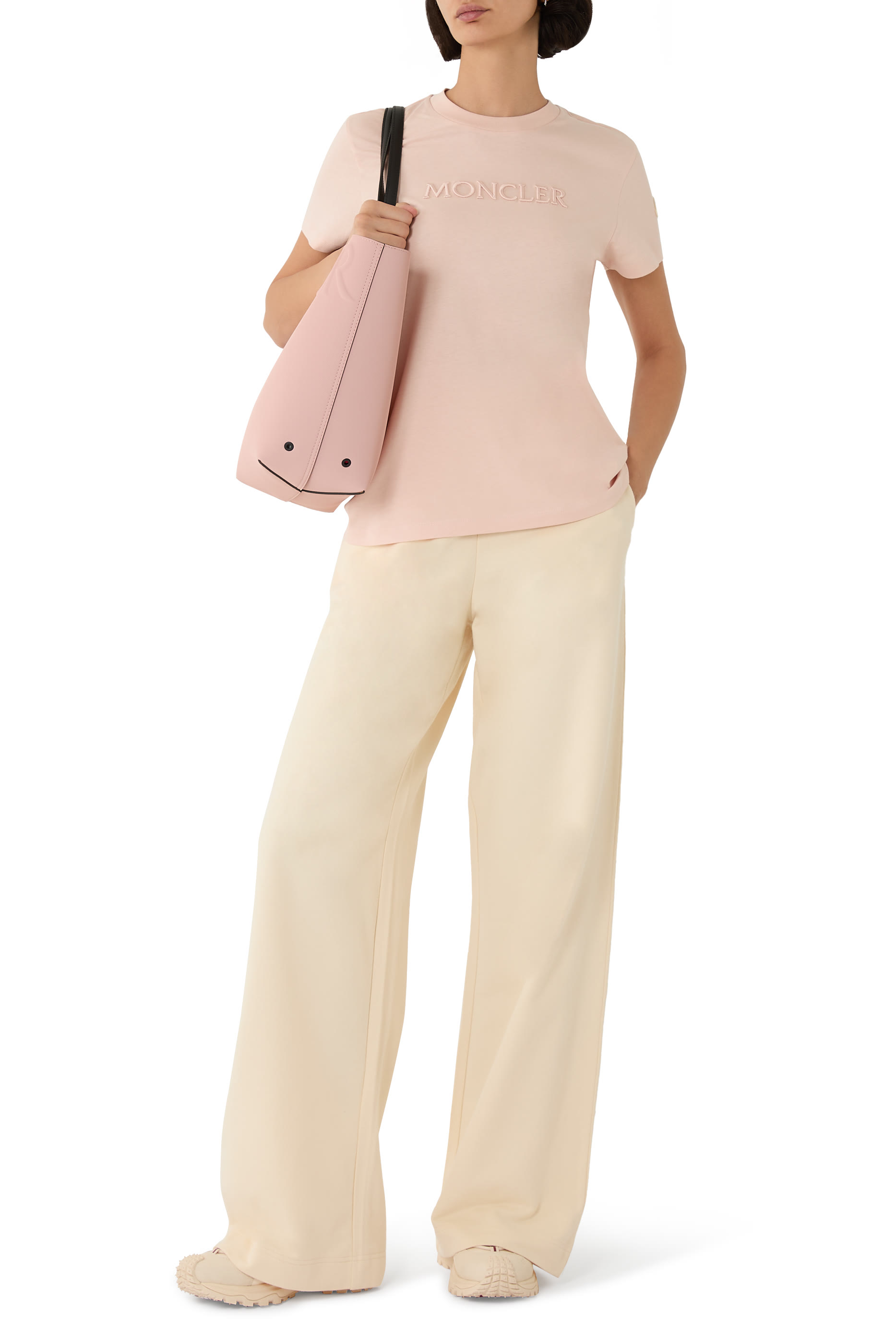 تيشيرت مطرز بشعار الماركة