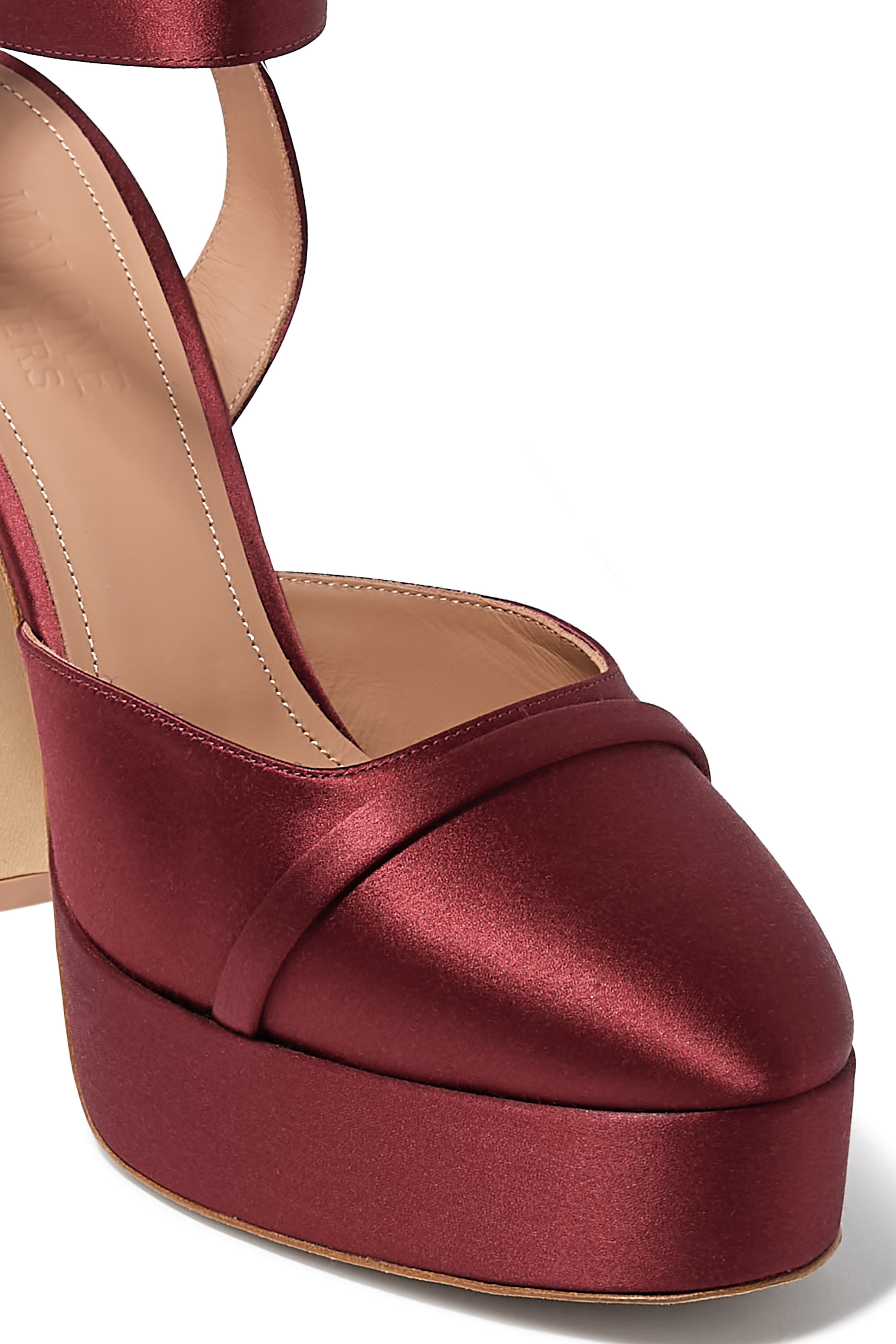 حذاء كلاسيكي مورا 125 بنعل سميك ومشبك