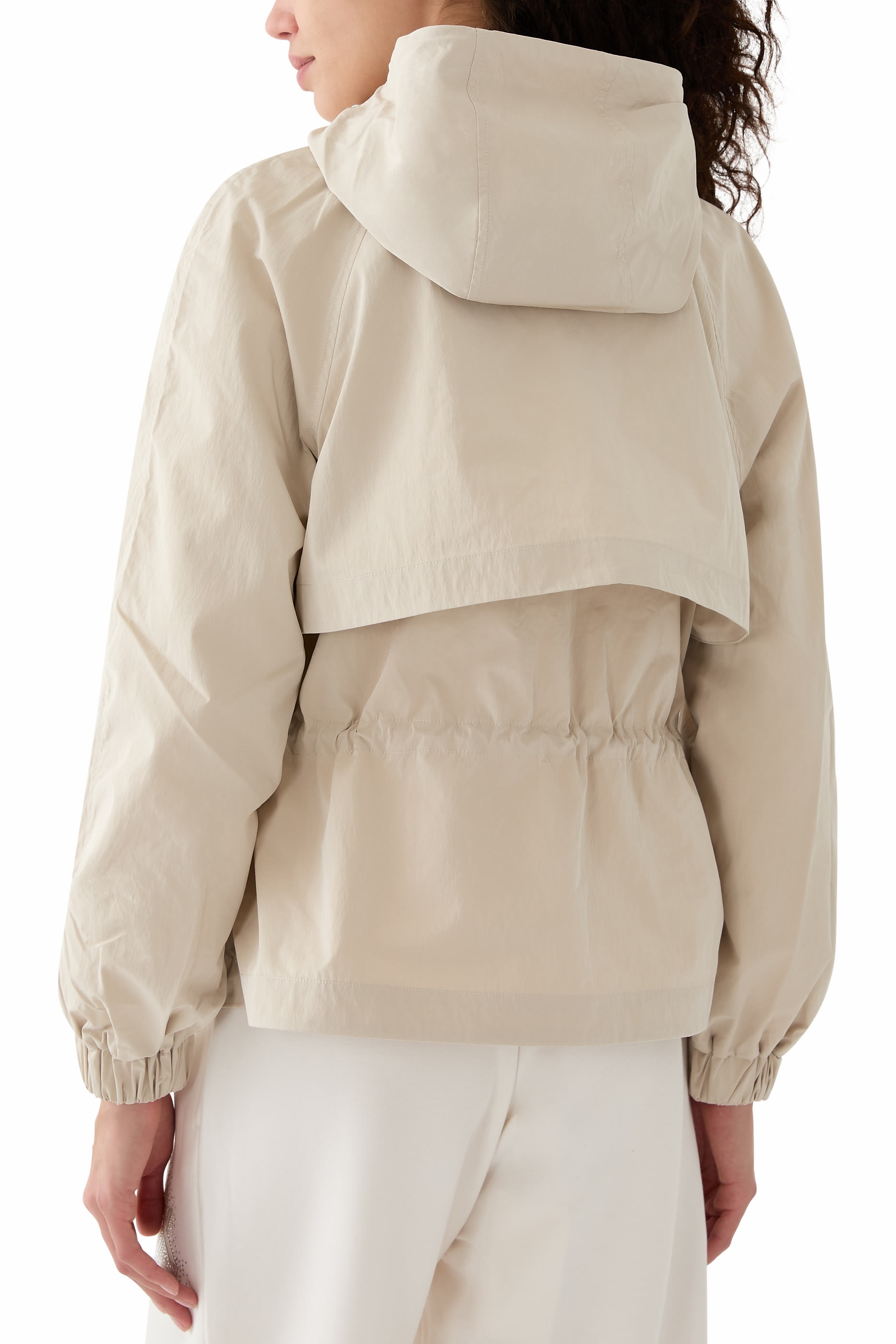 جاكيت بشعار الماركة