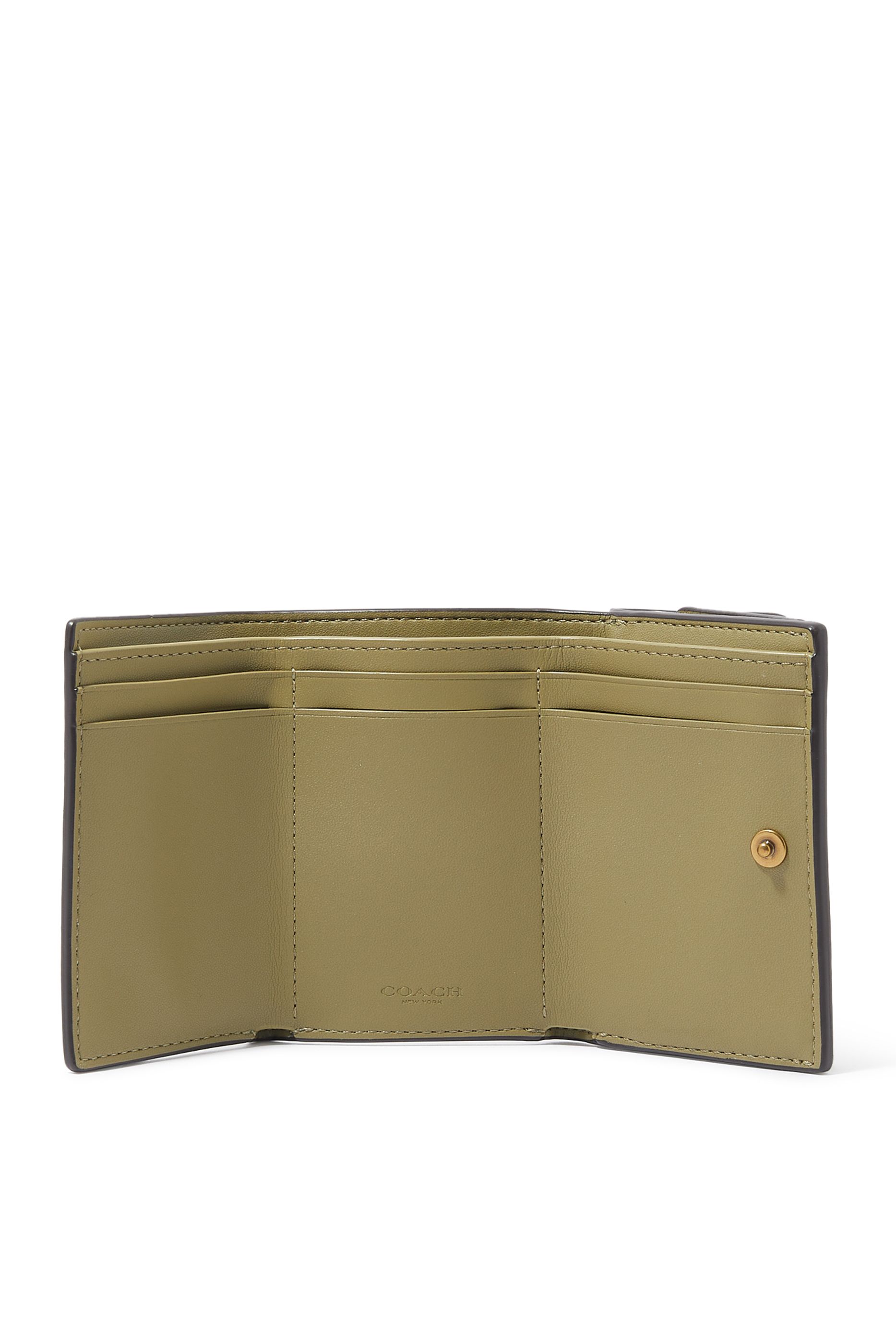 محفظة صغيرة بتصميم ثلاثي الطي