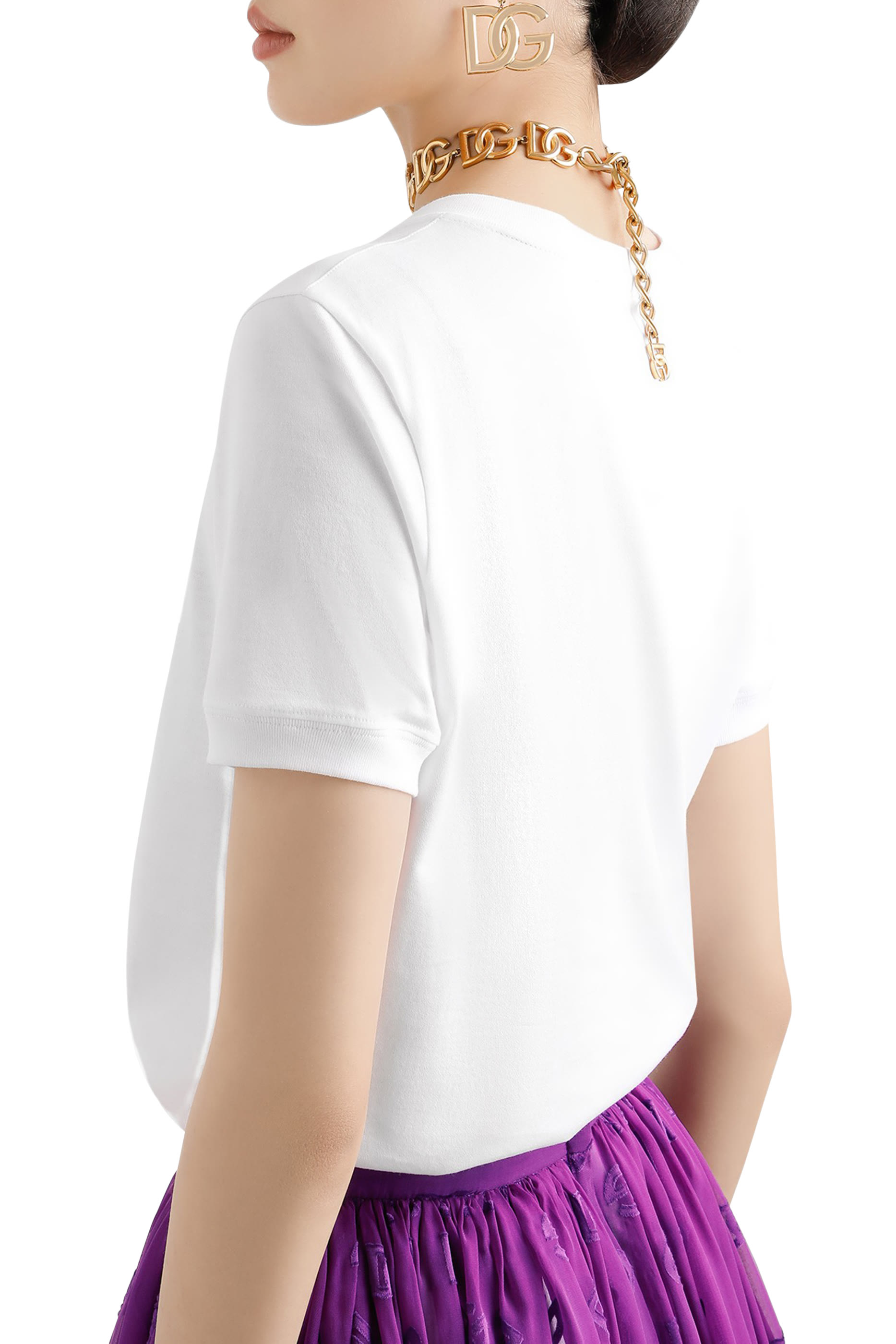 تيشيرت بحرفي شعار الماركة مطرز بدانتيل