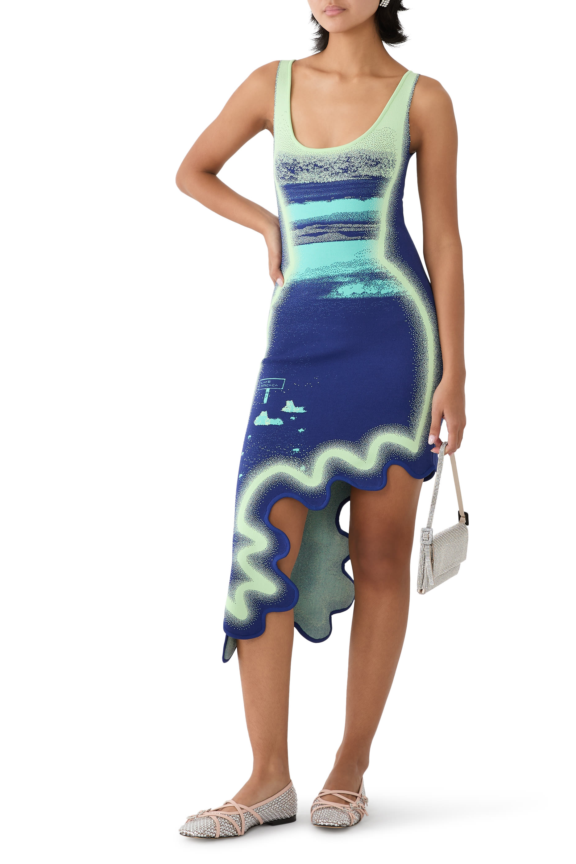 فستان هايزل بوجهين وتصميم غير متماثل بتفاصيل مموجة